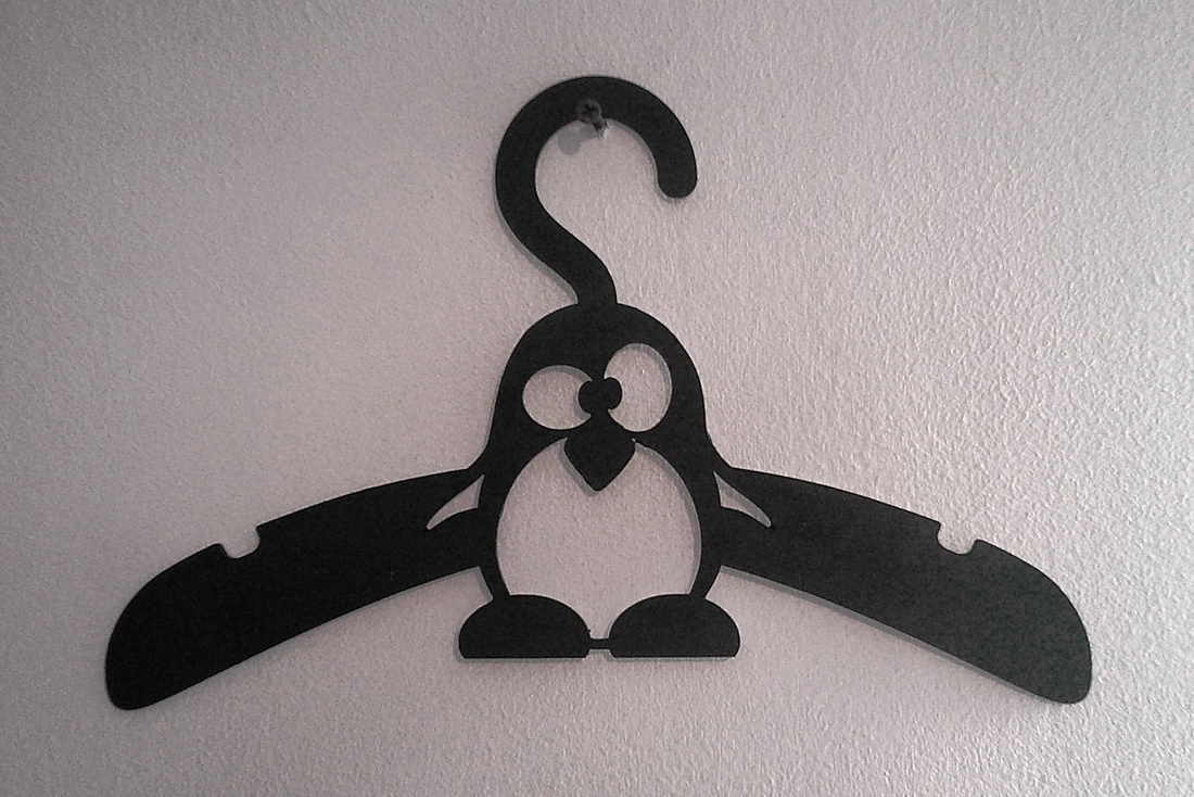 Umeras pentru copii cu imagine pinguin realizat din MDF 4 mm, vopsit in culori acrilice, dimensiuni 325x215 mm - accessorii și unelte - accesorii decorative - alte accesorii - Artynos.ro