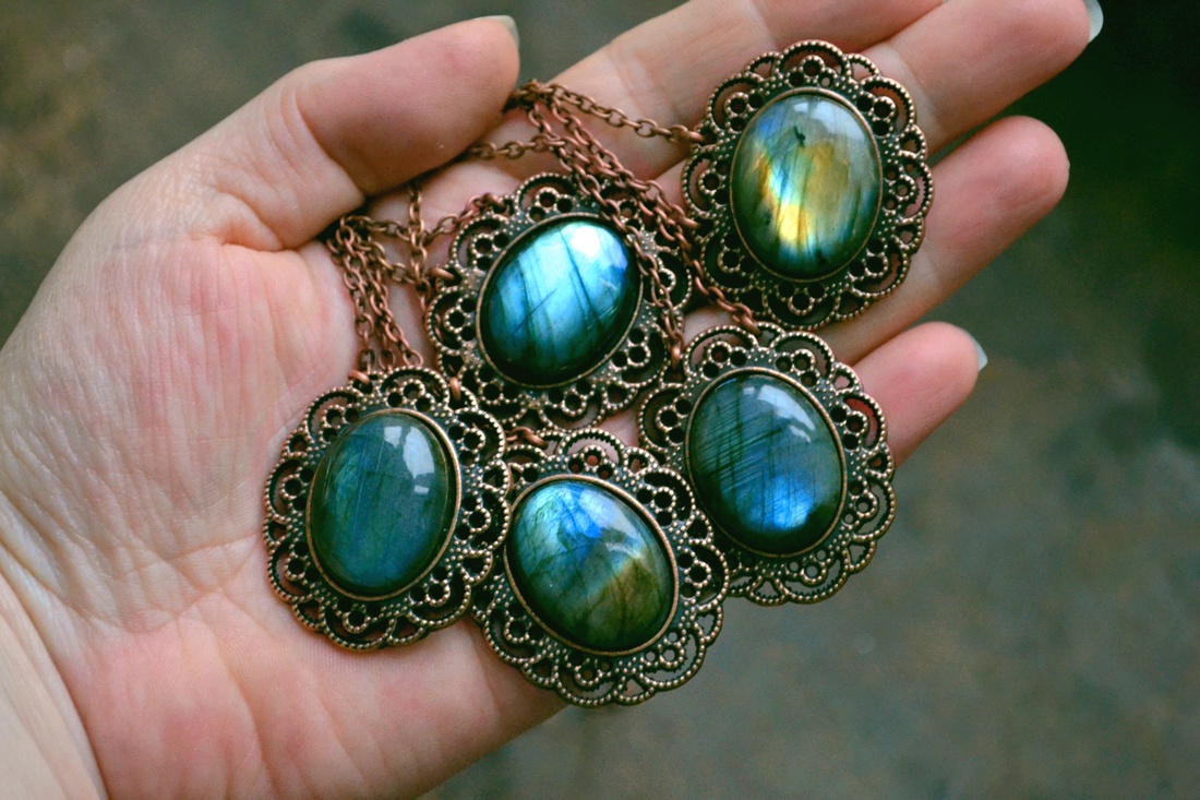 Pandantive cu labradorite - bijuterii - coliere - coliere cameo - Artynos.ro