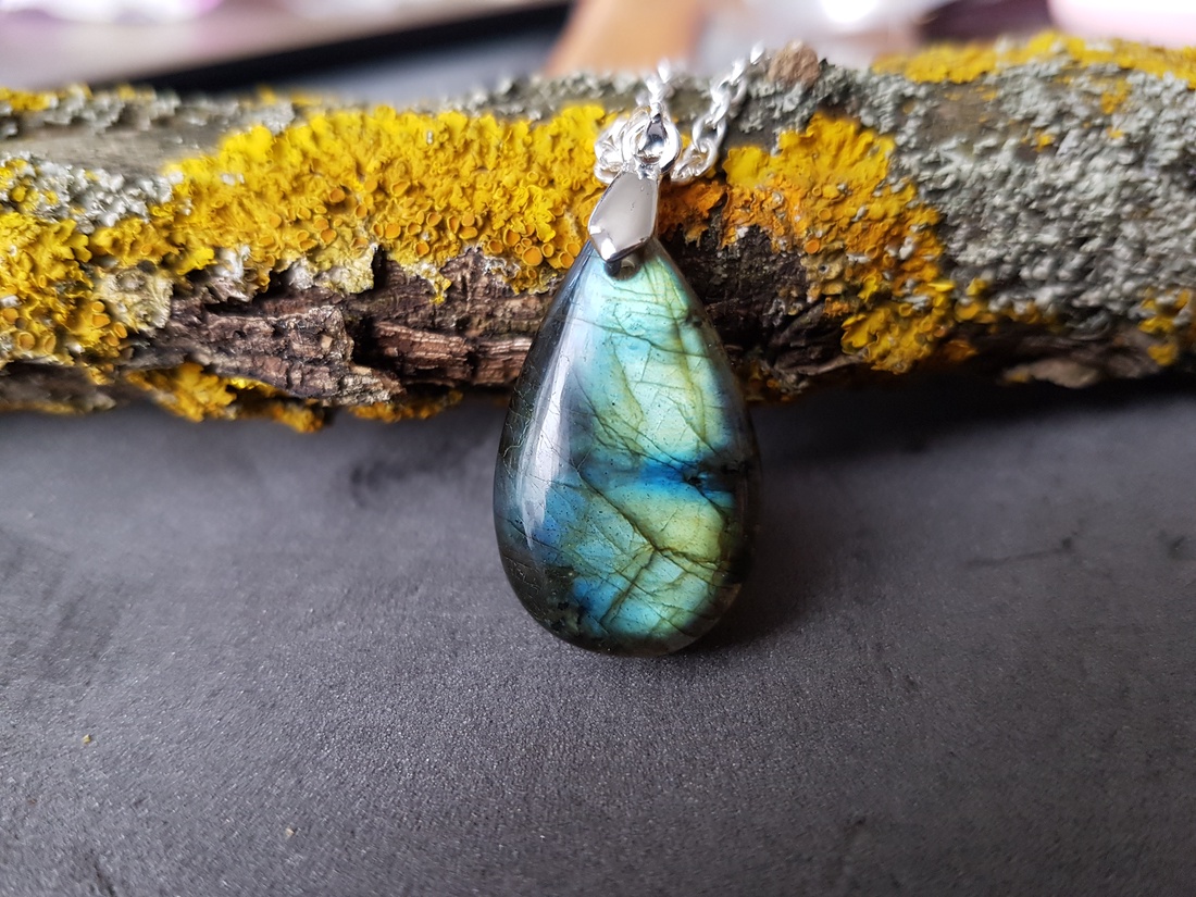 Pandantive cu labradorite - bijuterii - coliere - coliere cameo - Artynos.ro