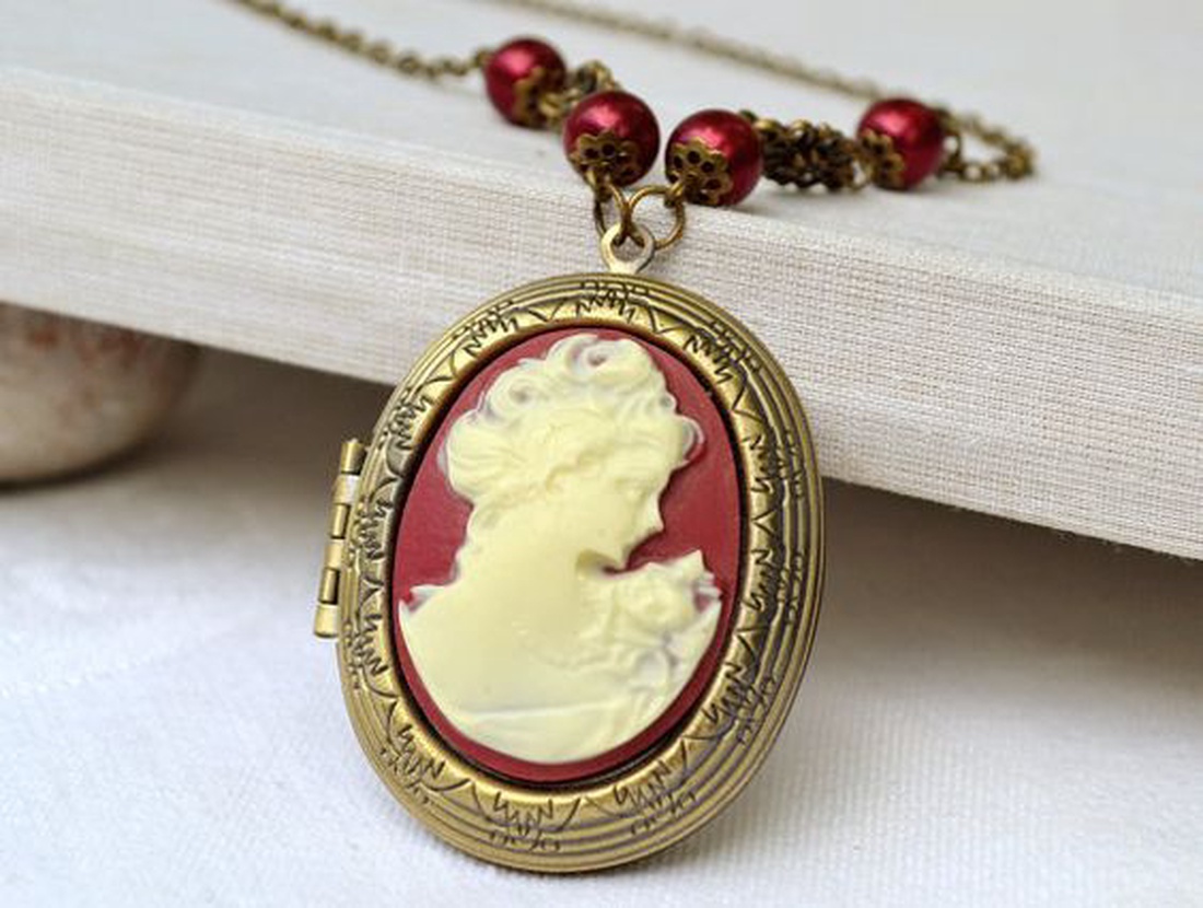 Colier cu camee si perle rosii - bijuterii - coliere - coliere cameo - Artynos.ro