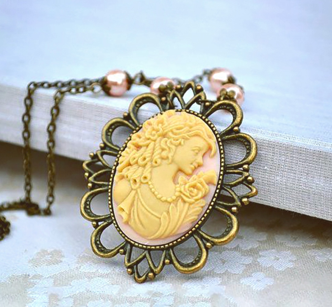 Colier cu camee si perle roz - bijuterii - coliere - coliere cameo - Artynos.ro