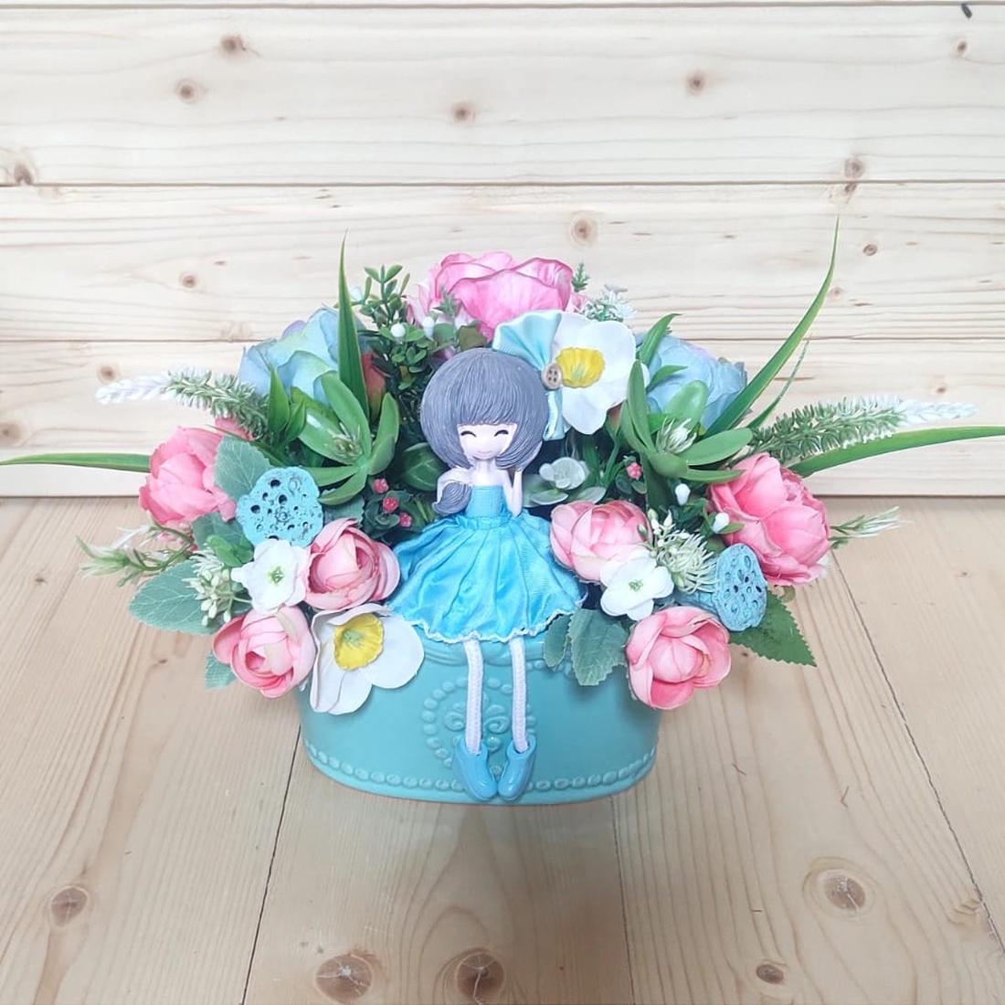 Aranjament floral roz bleu in vas ceramic turcoaz - accesorii locuință - accesorii pentru decorat casa - decorațiuni de masă și decorațiuni pentru rafturi  - boluri din ceramică, boluri decorative - Artynos.ro