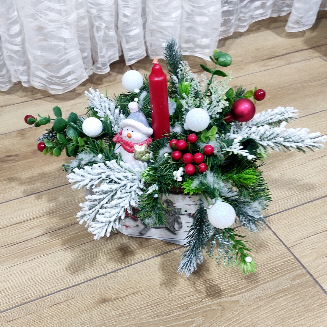 Aranjament handmade pentru sarbatori de iarna cu lumanare si om de zapada cu steluta - accesorii de crăciun - decorațiuni de advent - decor de masa advent - Artynos.ro