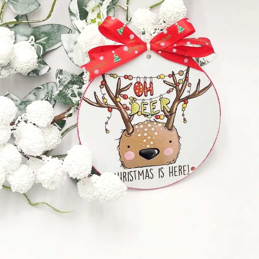 Glob lemn pentru Craciun , Oh deer Christmas is here - accesorii de crăciun - decorațiuni de crăciun de casă - decorațiuni pentru pomul de crăciun - Artynos.ro