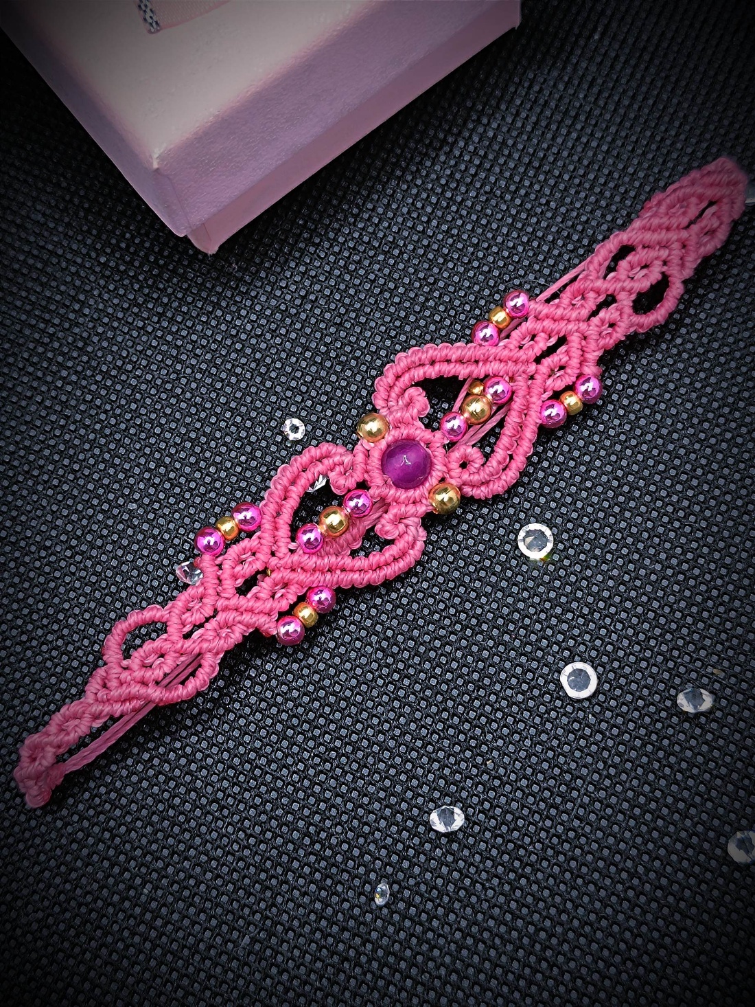 Brățară micro macrame Jad magenta  - bijuterii - brățări - brățară împletită, brățară din fire - Artynos.ro