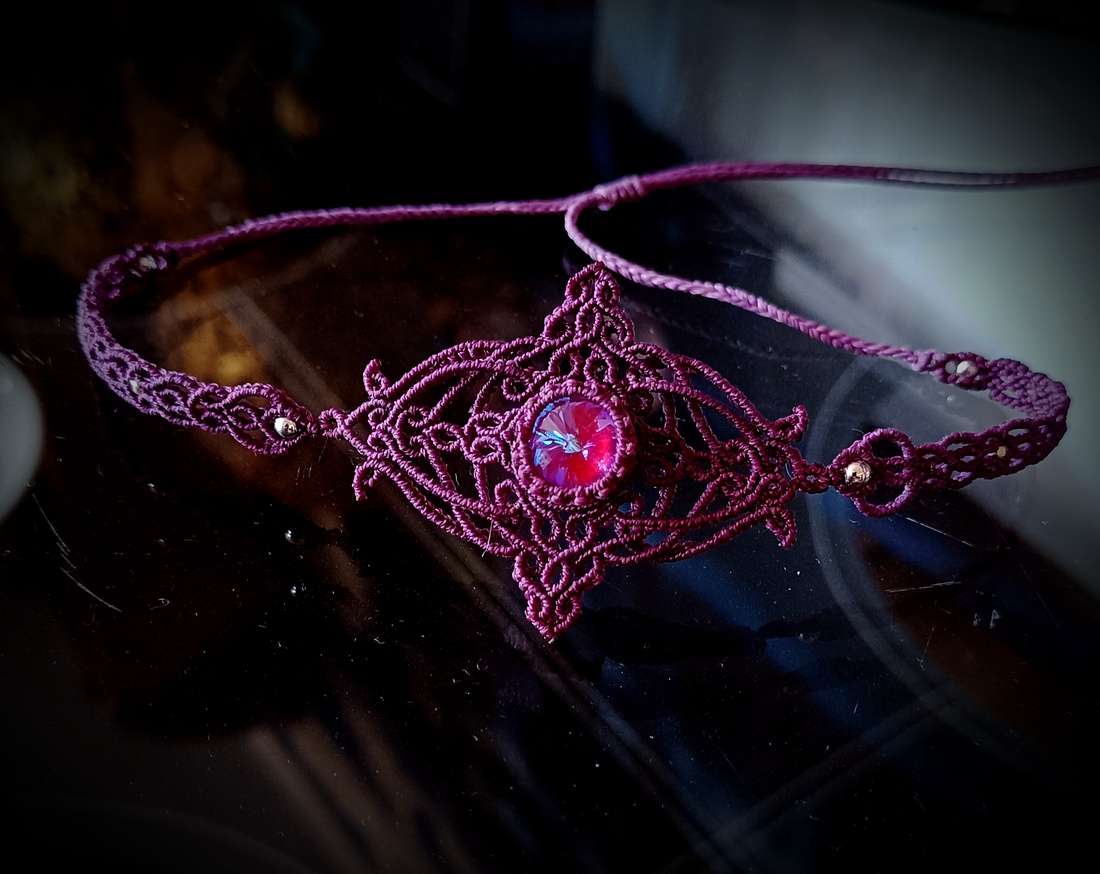 Colier micromacrame violet cu cristal Swarovski  -  - Artynos.ro