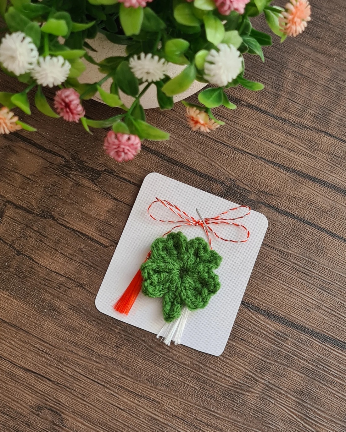 Martisor trifoi crosetat - bijuterii - mărțișor - Artynos.ro