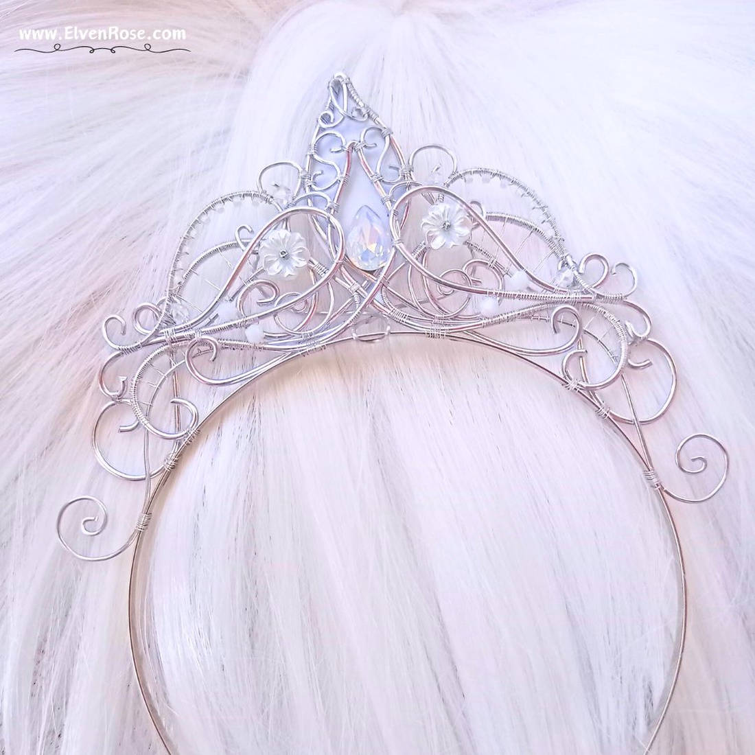 Diadema Mireasa White Enchantment - accesorii nuntă - ornamente de păr de nuntă - coroană de cap mireasă - Artynos.ro