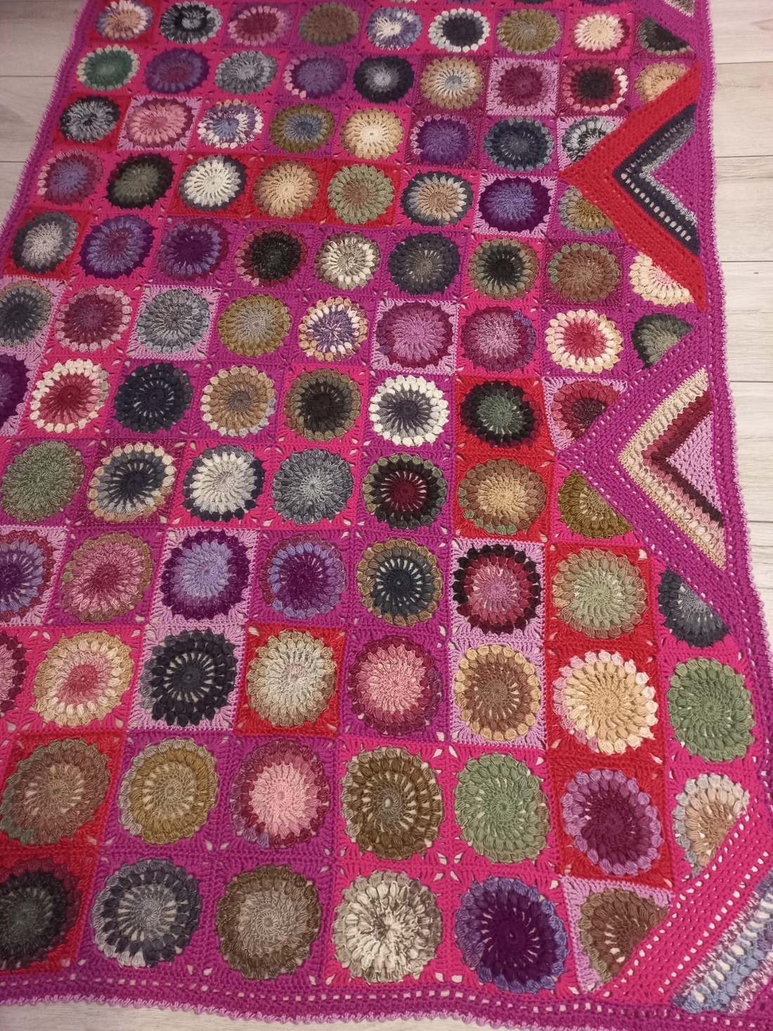 Pătură croșetată stil granny square - casă & stil de viață - textile de casă - cuvertură de pat - Artynos.ro