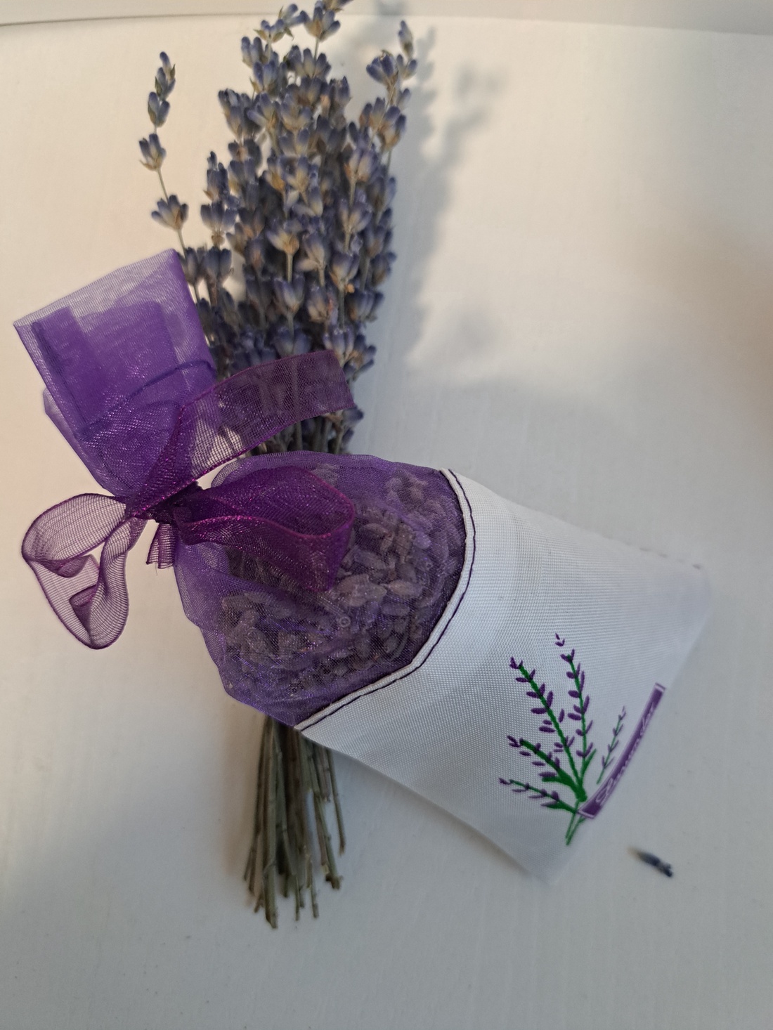 Saculet cu lavanda - accesorii de crăciun - decorațiuni de crăciun de casă - aranjarea mesei festive - Artynos.ro