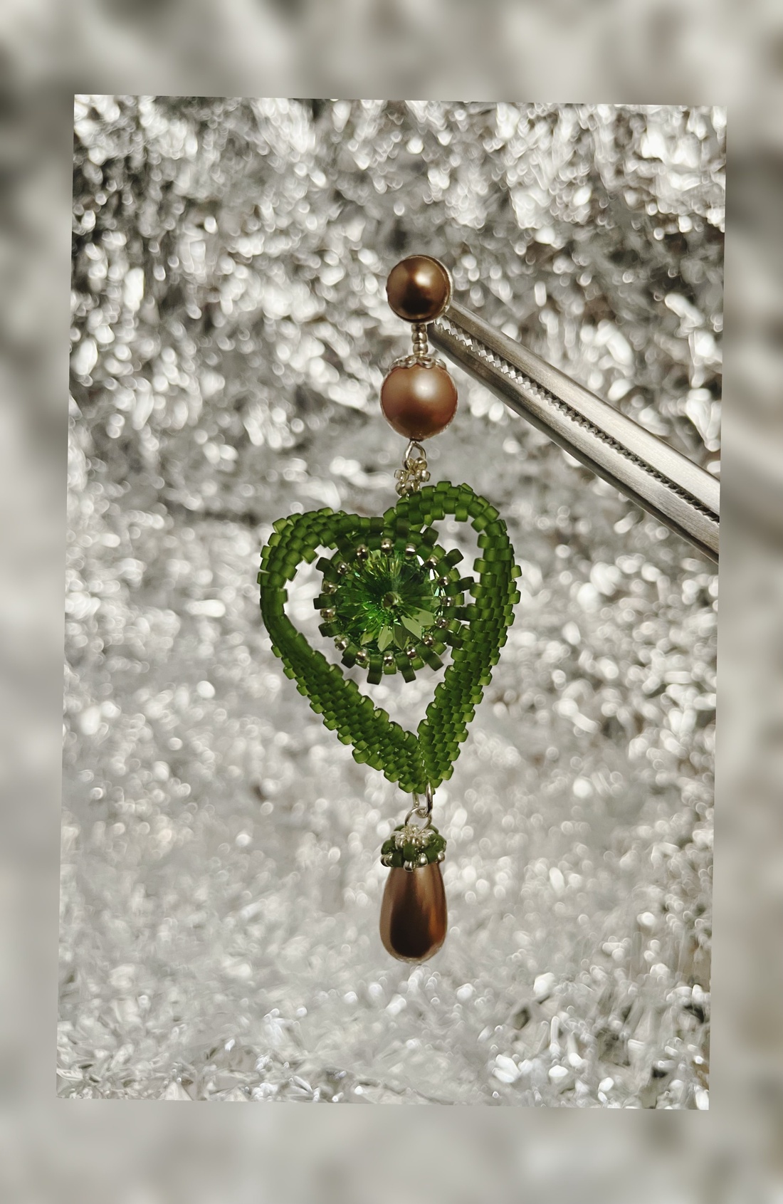 Cercei handmade Green hearts din argint și Swarovski - bijuterii - cercei - cercei și ornamente pentru urechi - Artynos.ro