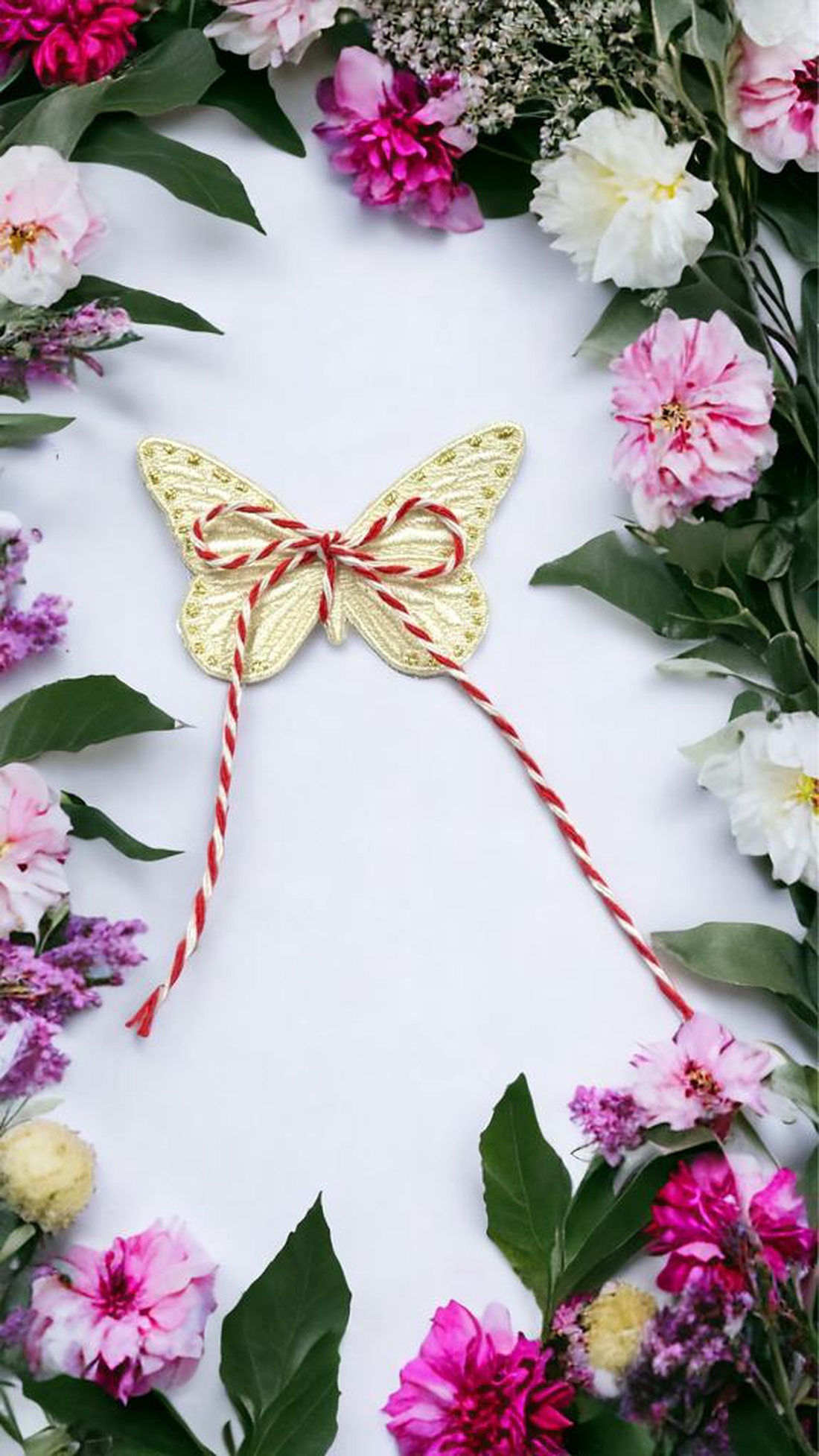 Martisor brodat, fluture - bijuterii - mărțișor - Artynos.ro