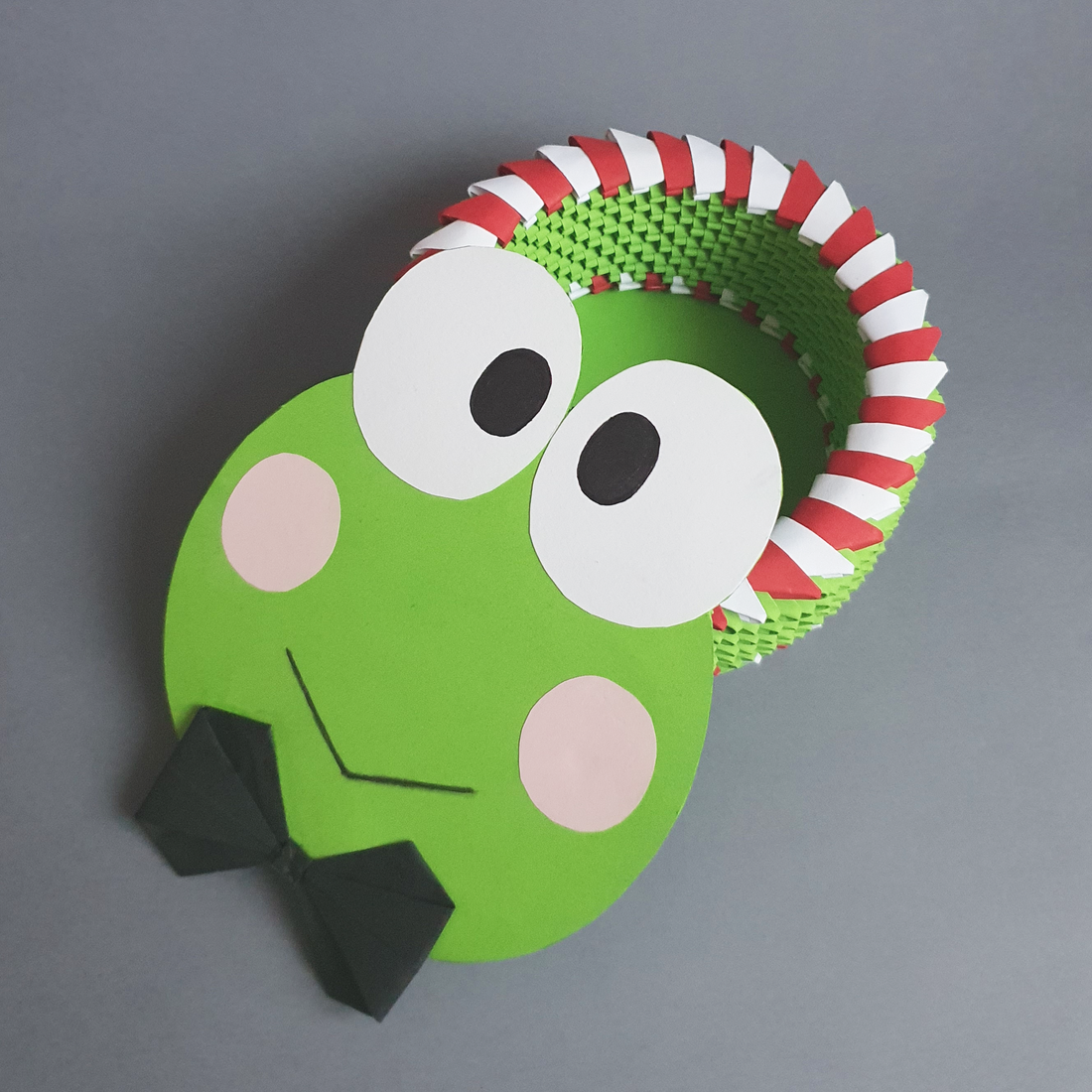 Cutie 3D origami broscuță Keroppi Sanrio - accesorii locuință - accesorii pentru decorat casa - decorațiuni de masă și decorațiuni pentru rafturi  - cutii decor, cutii de suveniruri - Artynos.ro