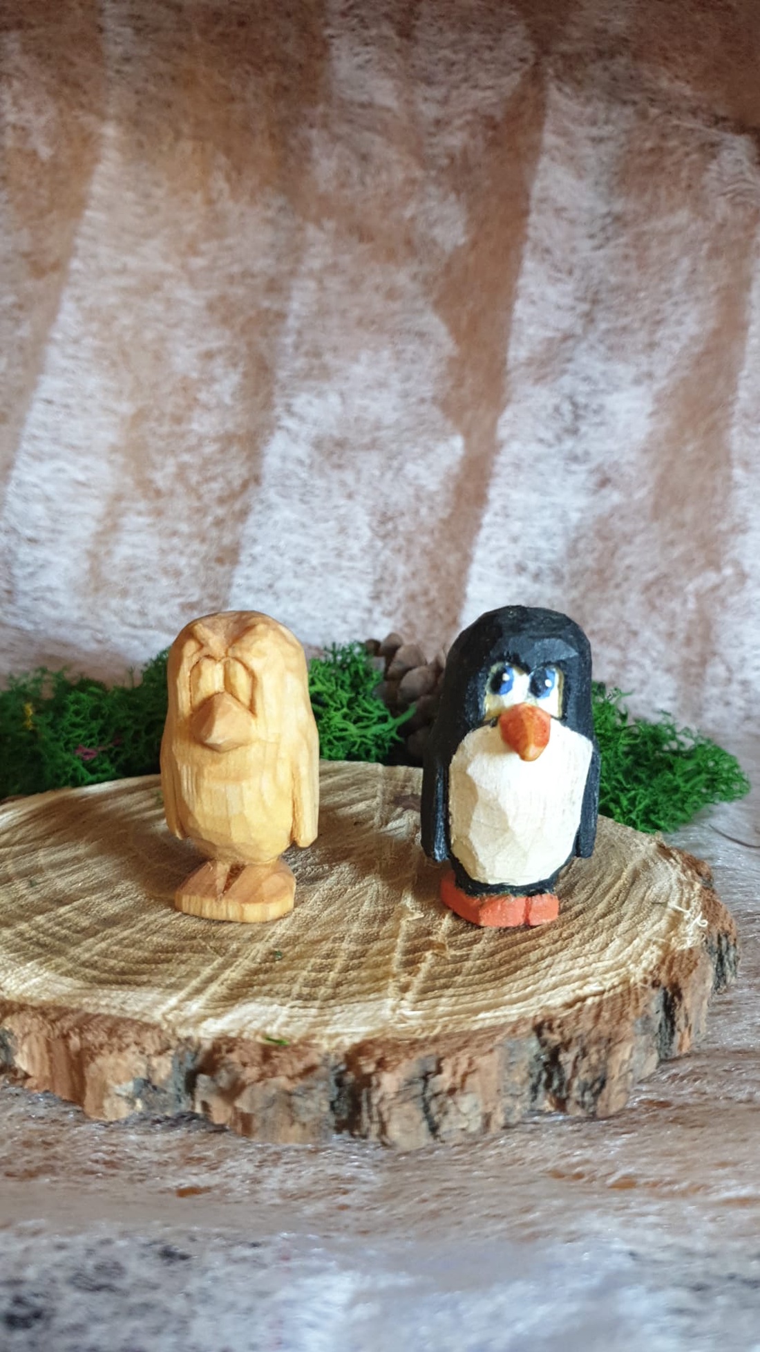 Pinguin sculptat - arte vizuale și accesorii  - sculptură - statuie lemn - Artynos.ro