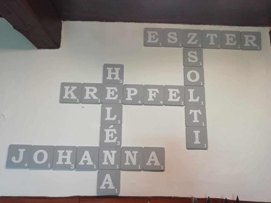 Decor pentru nume de familie în stil scrabble, decorare perete, scrisoare - casă & stil de viață - accesorii pentru decorat casa - decorațiuni de pereți, decorațiuni suspendate - litere decorative  - Artynos.ro