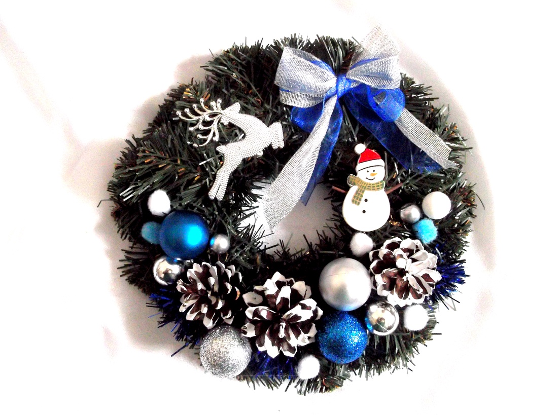 coronita de craciun 47678 - accesorii de crăciun - decorațiuni de advent - decor de advent pentru usă - Artynos.ro