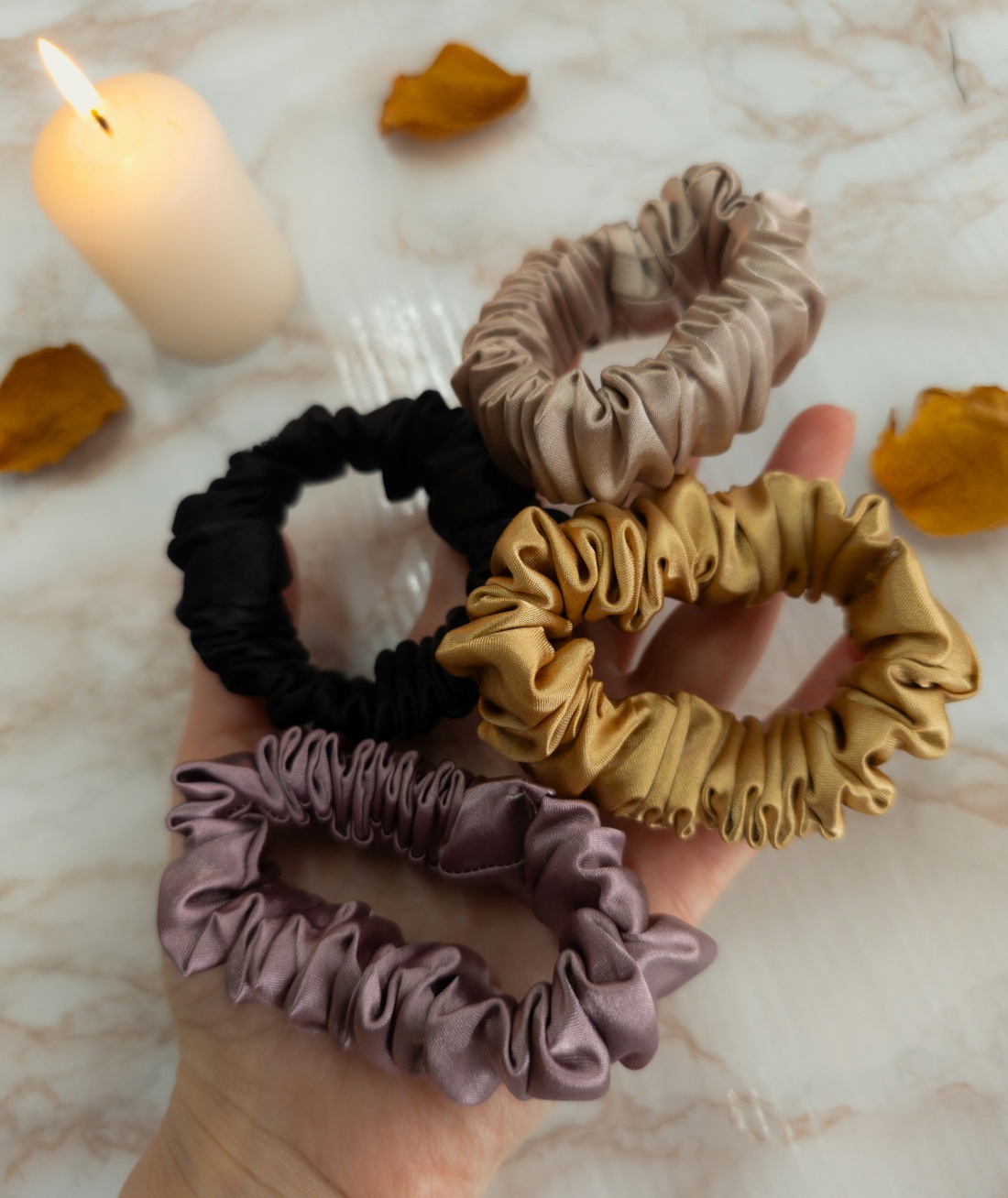 Elastic pentru păr de tip Scrunchie - îmbrăcăminte și modă - accesorii păr - elastic de păr - Artynos.ro