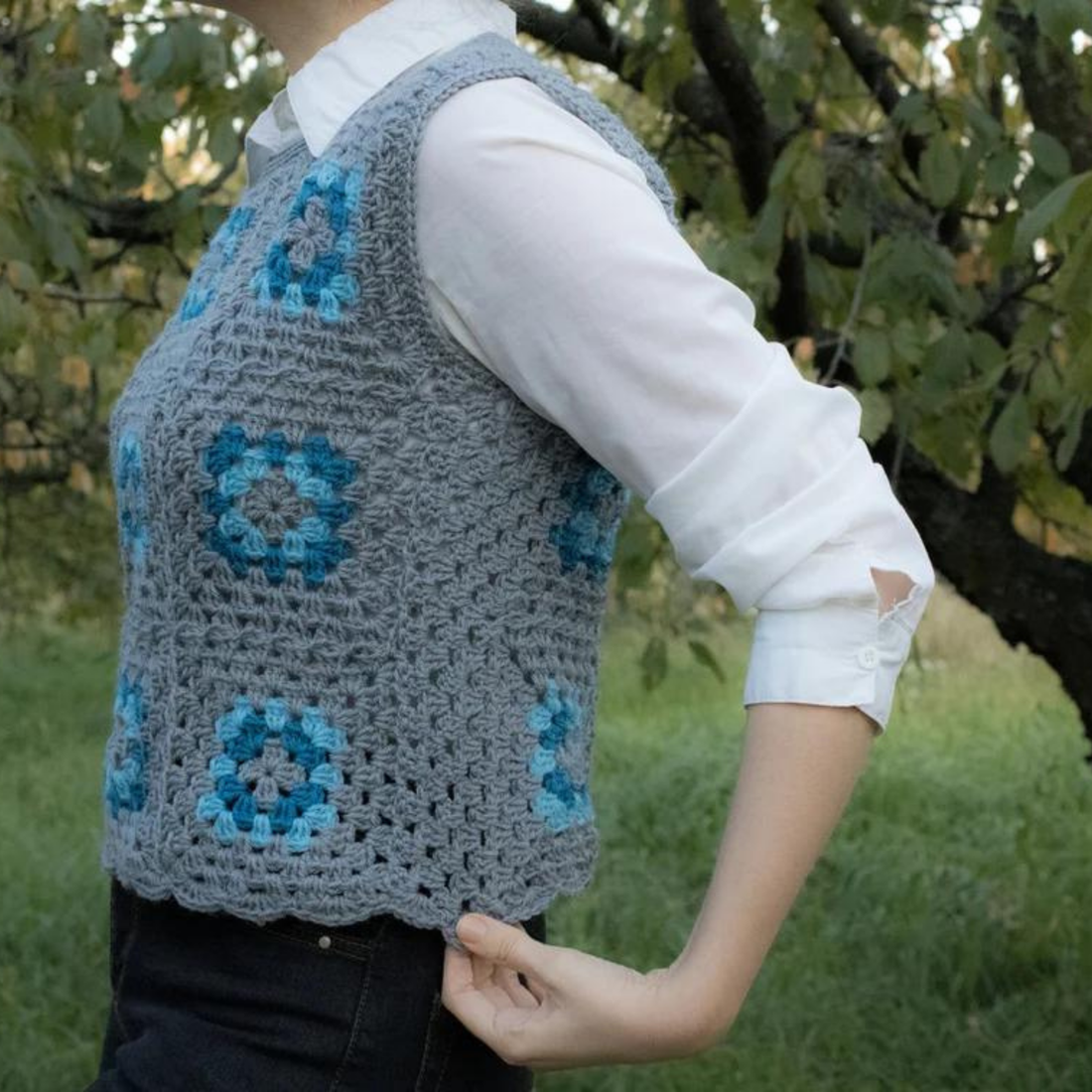 S - Vesta crosetata din lana virgina realizata din granny squares - îmbrăcăminte și modă - haine damă - tricou și top de damă - Artynos.ro