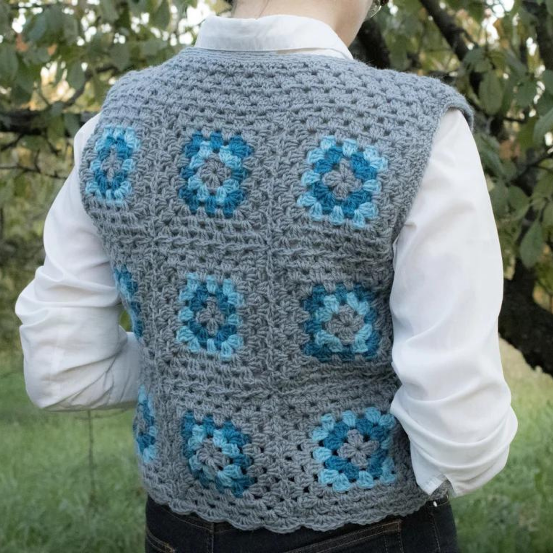 S - Vesta crosetata din lana virgina realizata din granny squares - îmbrăcăminte și modă - haine damă - tricou și top de damă - Artynos.ro