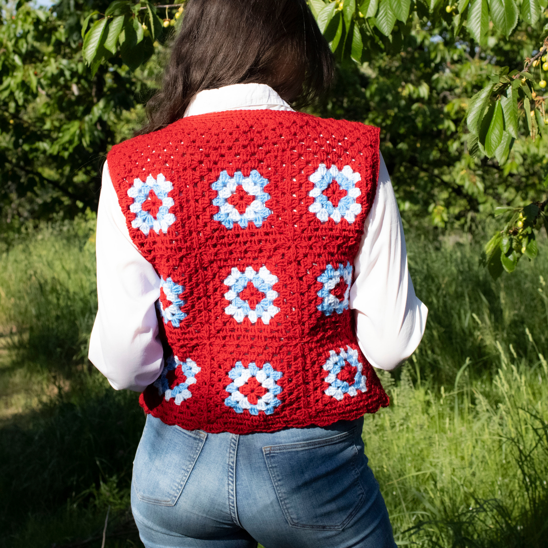 S - Vesta crosetata din fir acrilic certificat oeko tex din granny squares - îmbrăcăminte și modă - haine damă - tricou și top de damă - Artynos.ro