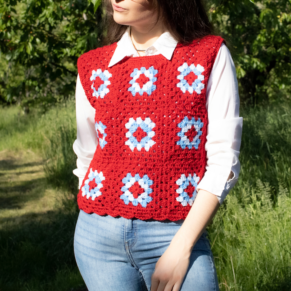 S - Vesta crosetata din fir acrilic certificat oeko tex din granny squares - îmbrăcăminte și modă - haine damă - tricou și top de damă - Artynos.ro