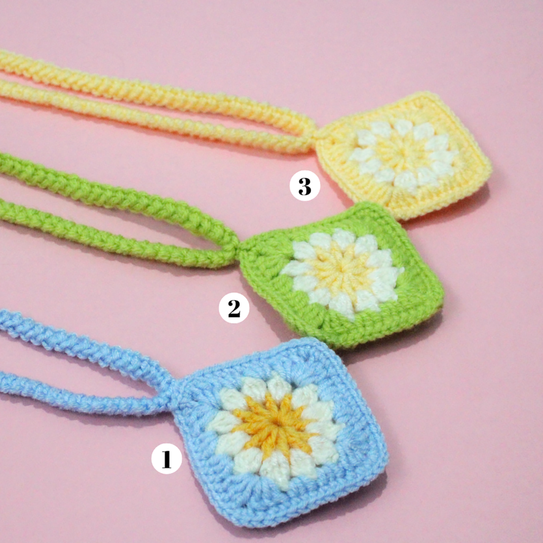 Colier crosetati din fir acrilic.Coliere facute din granny squares (patratul bunicii) - bijuterii - coliere - coliere lungi - Artynos.ro