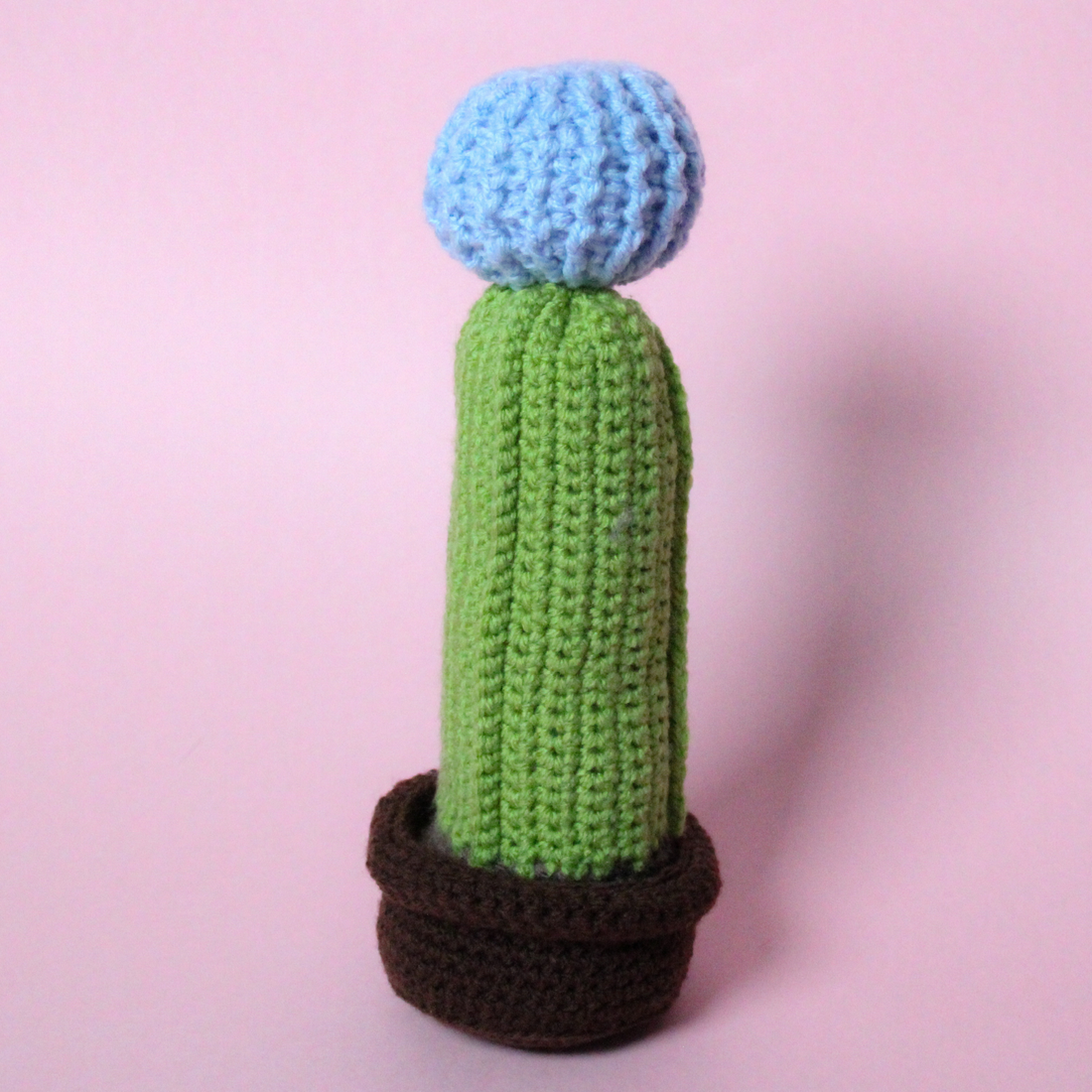 Cactusi decorativi crosetati disponibili in 3 variante de culori - jucării și echipamente pentru copii - jucării de pluș - legume, fructe de pluș - Artynos.ro