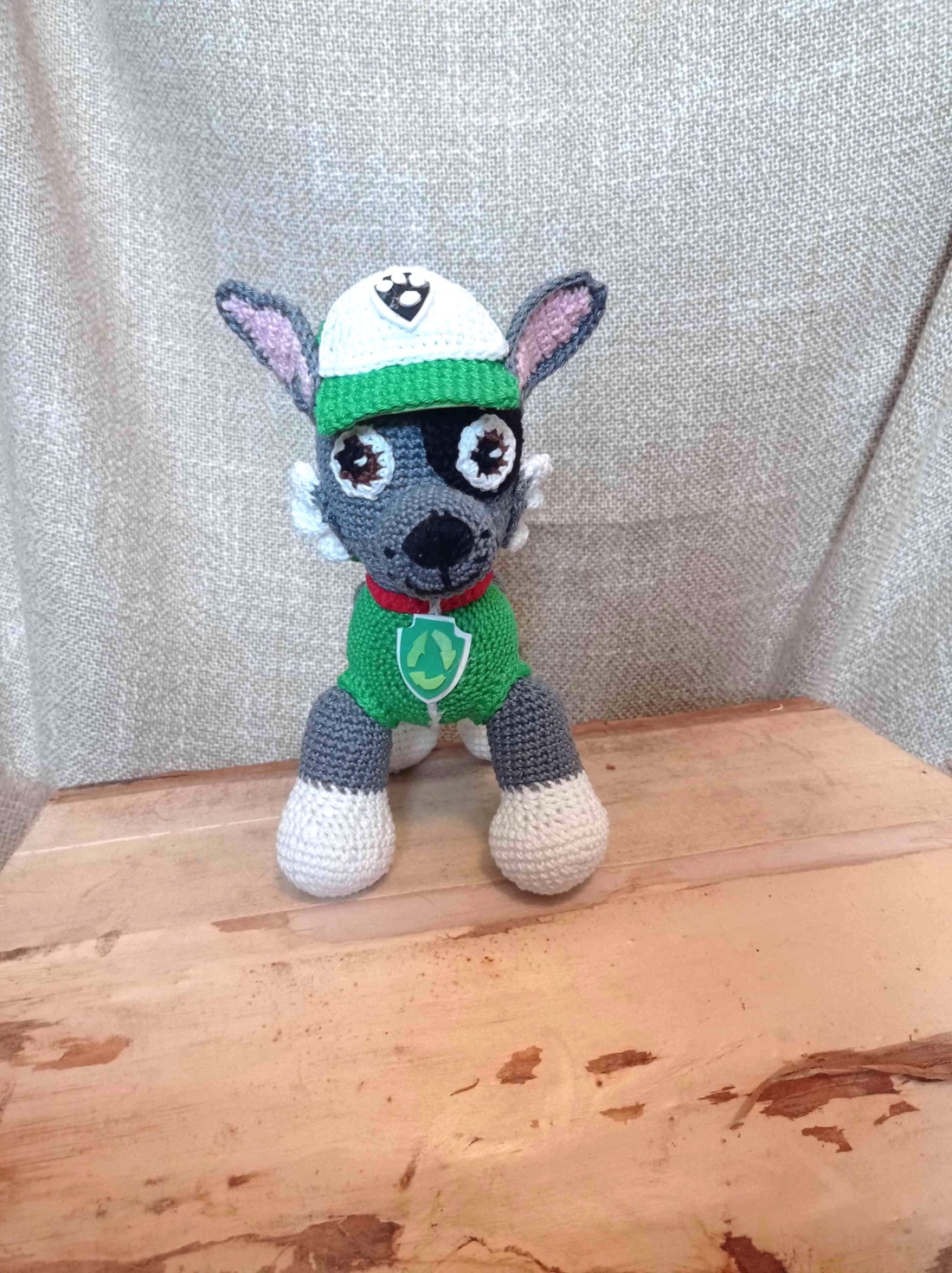 Paw Patrol-Rocky figură croșetată - jucării și echipamente pentru copii - jucării de pluș - personaje de basm din pluș - Artynos.ro