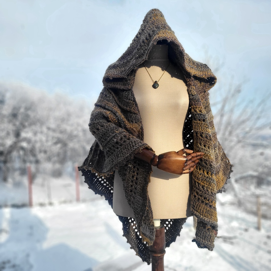 Assasins Creed Inspired Hand-Crocheted Hooded Cloak - îmbrăcăminte și modă - eșarfe, pălării, șaluri - șaluri - Artynos.ro