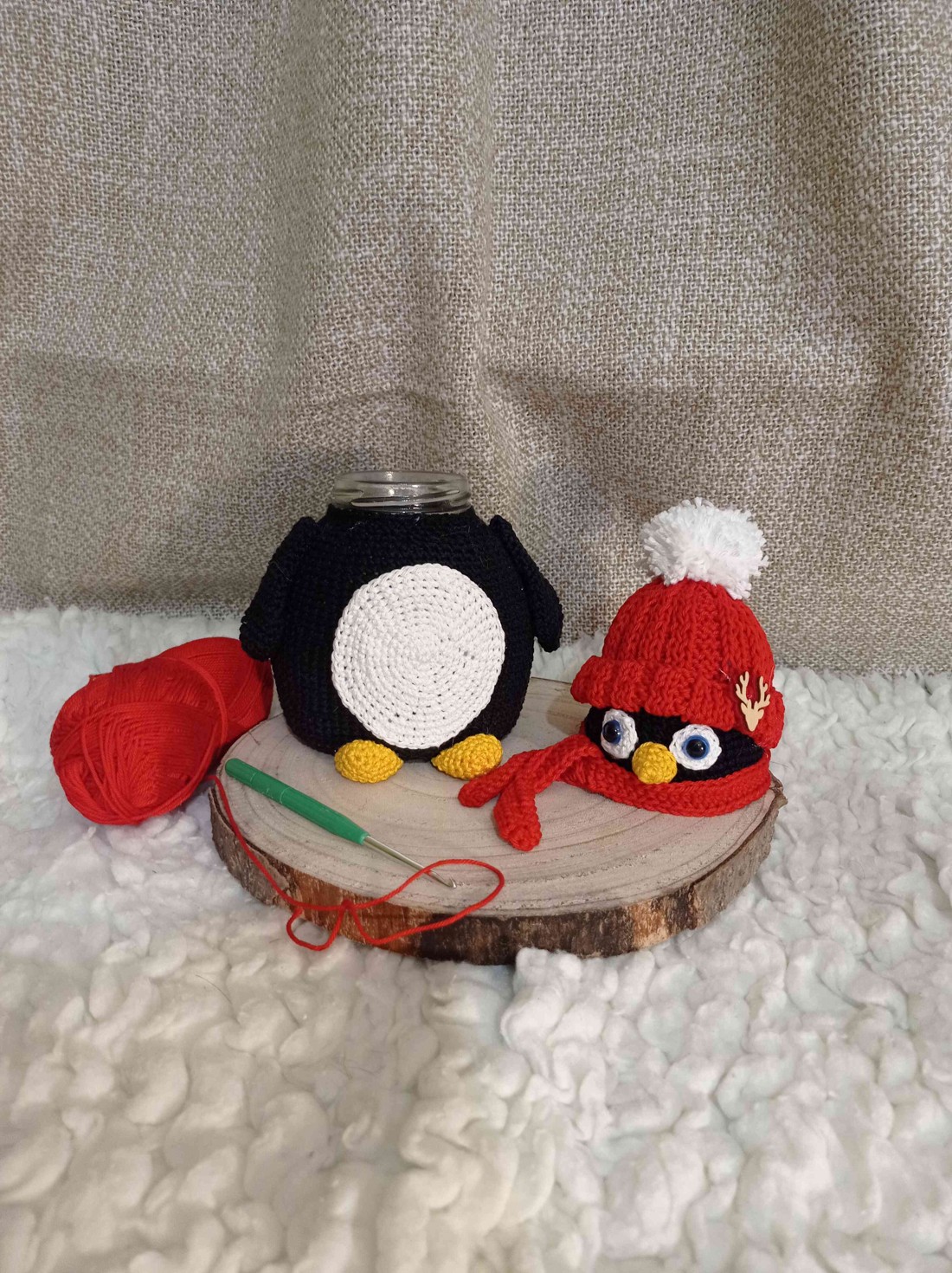 Suport de sticlă pinguin croșetat - casă & stil de viață - accesorii pentru decorat casa - decorațiuni de masă și decorațiuni pentru rafturi  - sticle ornamentale - Artynos.ro