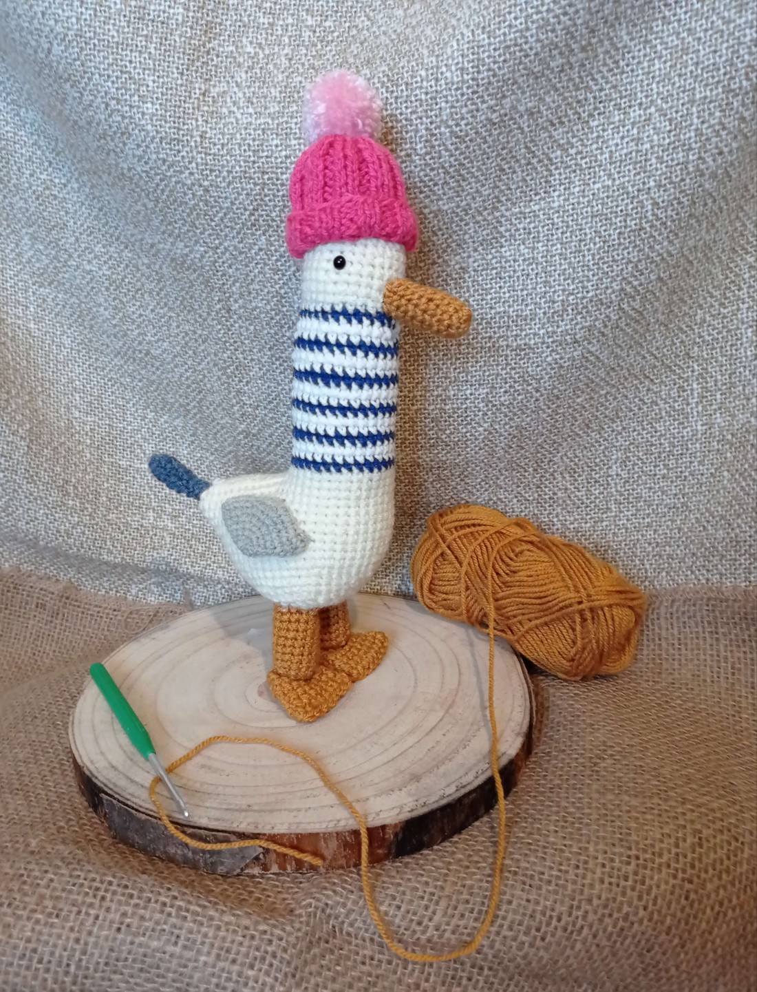 Croșetat amigurumi gâscă în pălărie - jucării și echipamente pentru copii - jucării de pluș - păsări de pluș - Artynos.ro