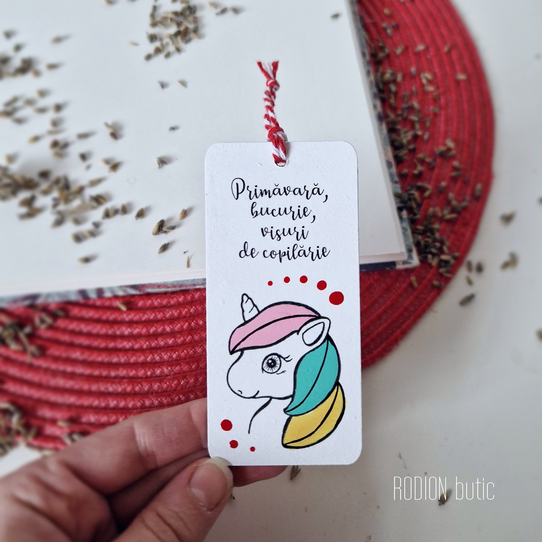 Minisemn de carte unicorn martisor pictat manual cu mesaj handmade - bijuterii - mărțișor - Artynos.ro