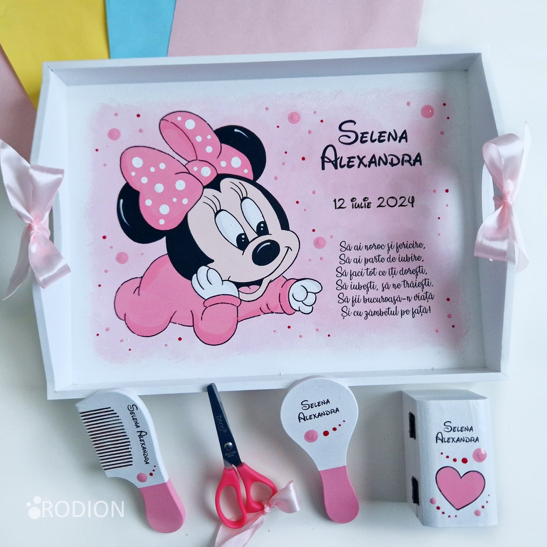 Set prima aniversare fetita Minnie tava mot personalizata pictata manual - jucării și echipamente pentru copii - saci și seturi pentru copii - seturi pentru copii - Artynos.ro