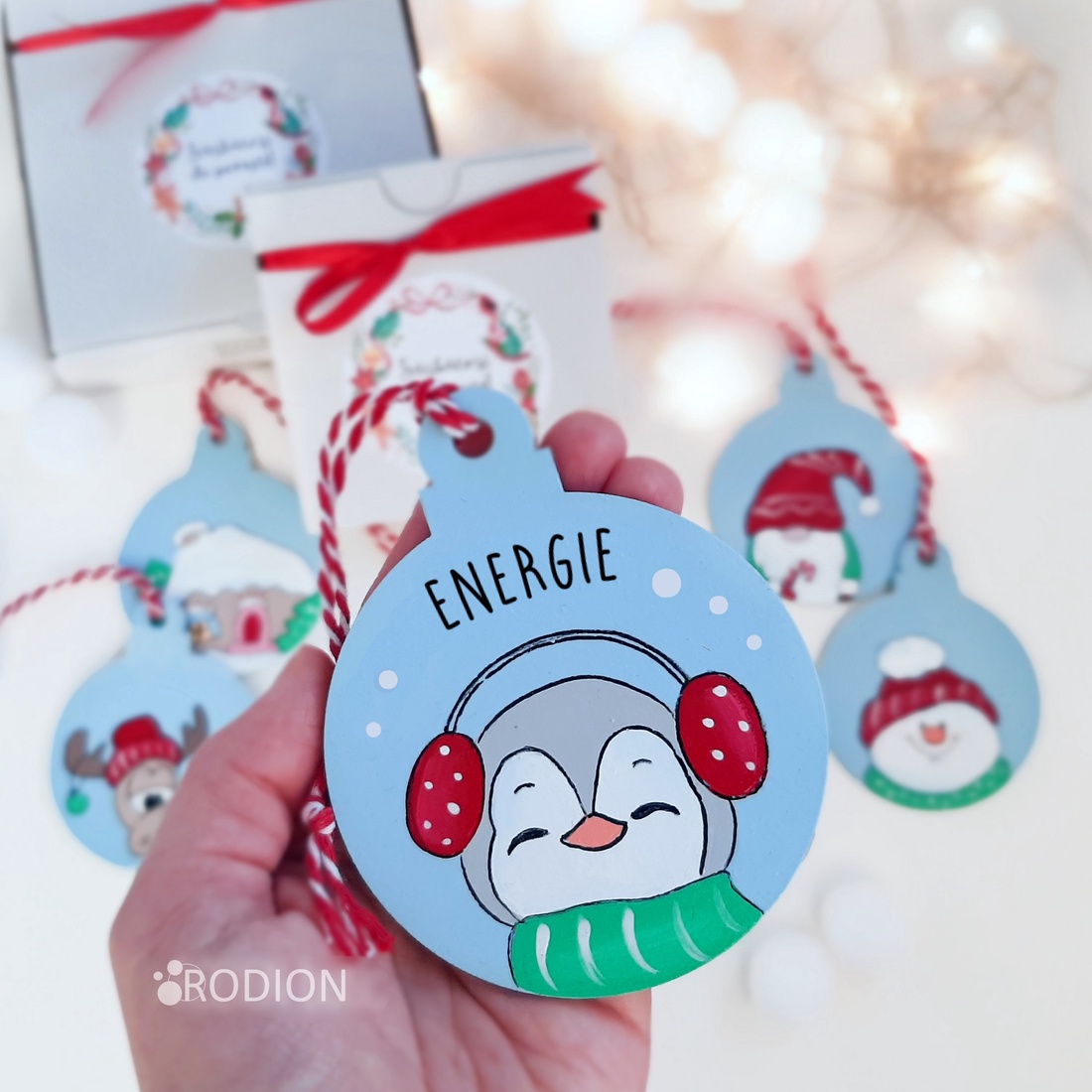 Glob Craciun pictat manual personalizat cu mesaj Pinguin - accesorii de crăciun - decorațiuni de crăciun de casă - decorațiuni pentru pomul de crăciun - Artynos.ro