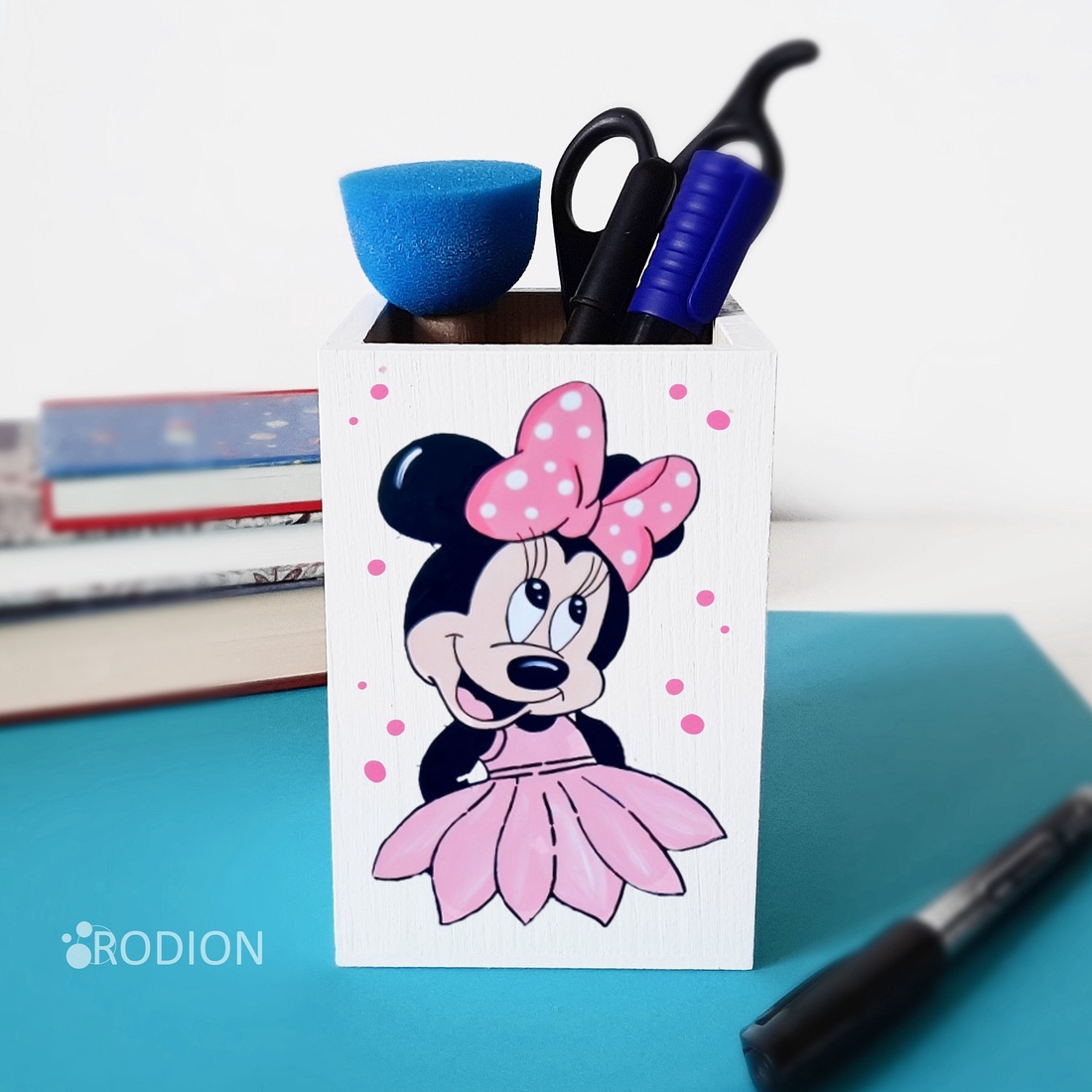 Suport de pixuri Minnie Mouse pictat manual personalizat cu nume - casă & stil de viață - papetărie de hârtie - pix și creion de cadou - Artynos.ro