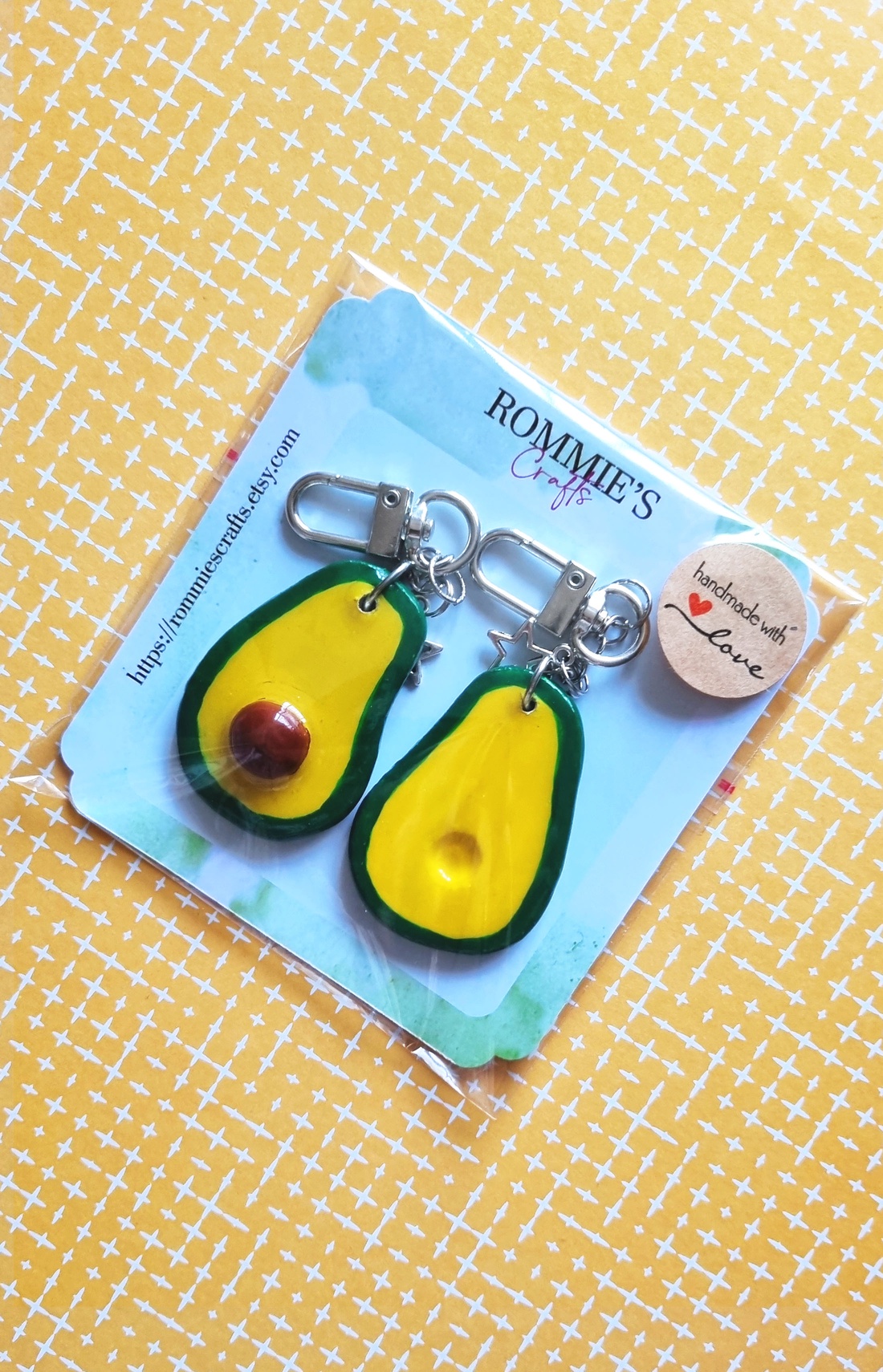 Set 2 Brelocuri Handmade Avocado - Cadoul Perfect pentru Prieteni sau Cupluri - Charm din Lut pentru Genti - geantă și husă - accesorii genți - breloc - Artynos.ro