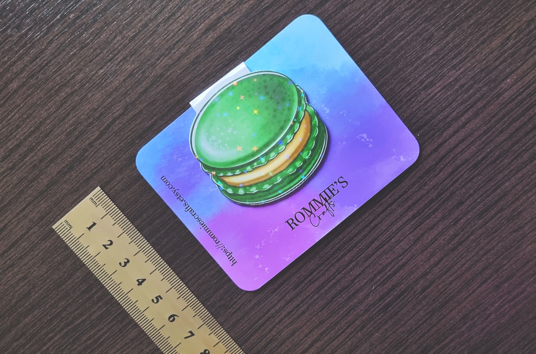 Semn de carte magnetic cu macarons, handmade - laminat cu efect holo - cadou dragut pentru iubitorii de carti  - cărți și creații cu tematică muzicală, cadouri - semn de carte - Artynos.ro