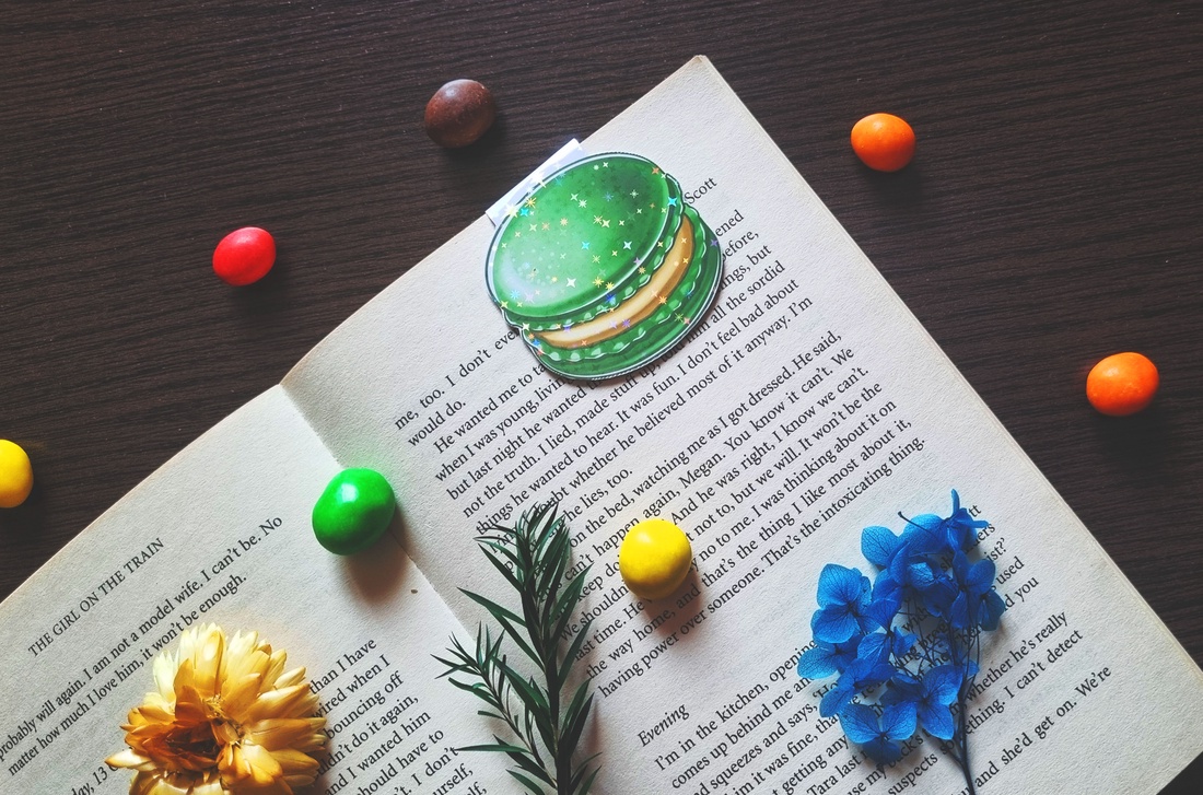 Semn de carte magnetic cu macarons, handmade - laminat cu efect holo - cadou dragut pentru iubitorii de carti  - cărți și creații cu tematică muzicală, cadouri - semn de carte - Artynos.ro