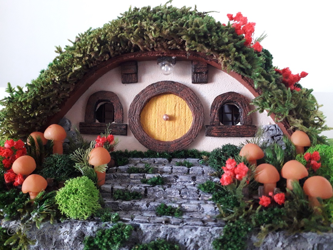 Dioramă Căsuță hobbit, Miniatură, Decor hobbit, Decor raft, bibliotecă - casă & stil de viață - accesorii pentru decorat casa - ornamente - Artynos.ro