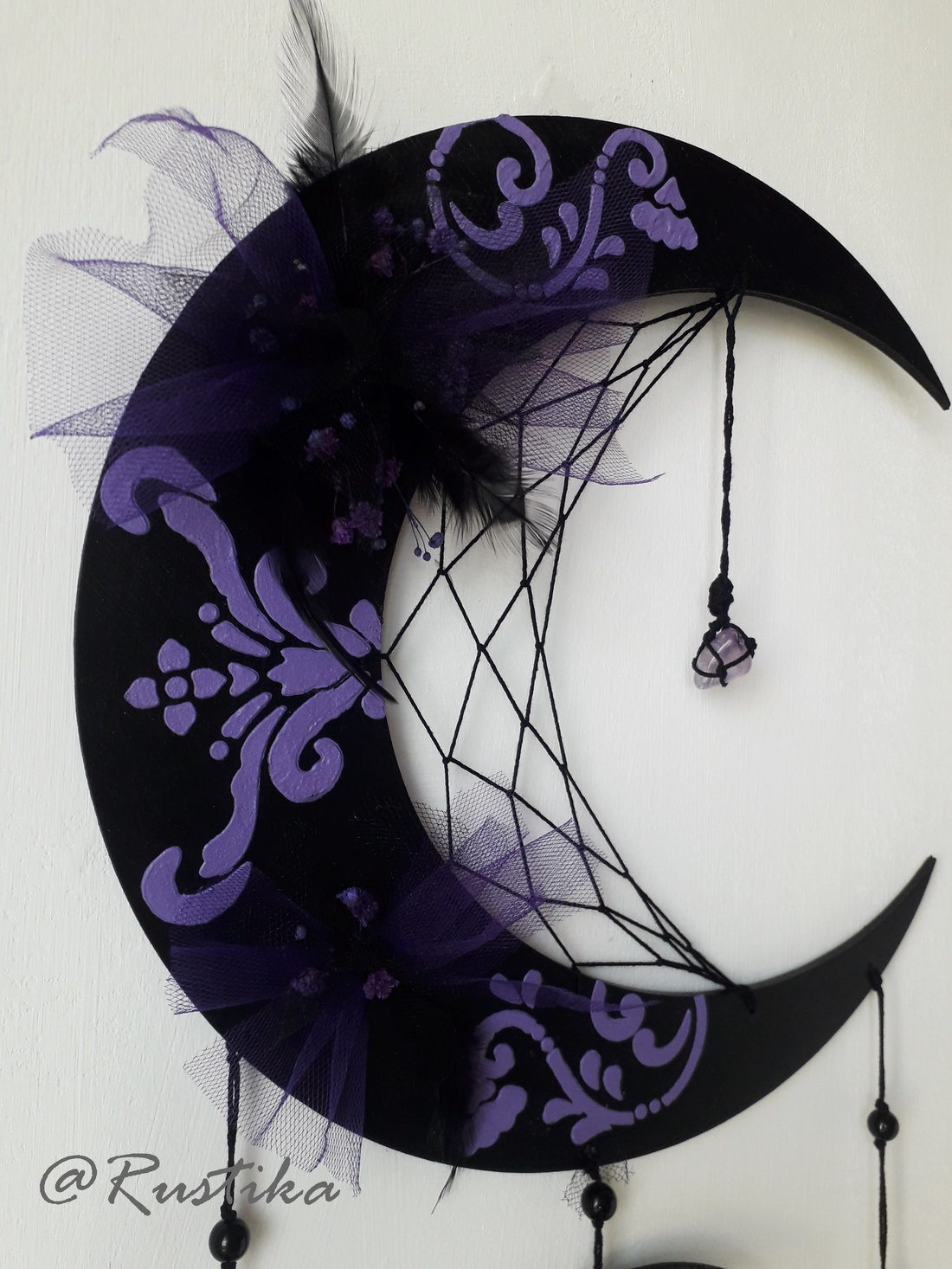 Prinzător de vise semilună, Dream Catcher cu ametist, Decor de perete negru/mov - casă & stil de viață - accesorii pentru decorat casa - decorațiuni de pereți, decorațiuni suspendate - capcană de vise - Artynos.ro