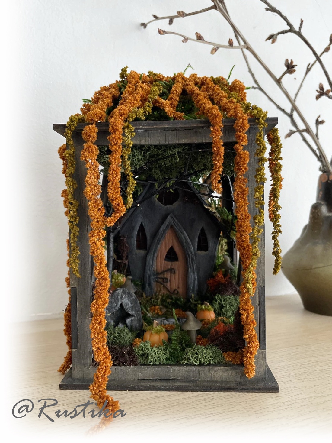 Felinar căsuță vrăjitoare, Dioramă miniatură, Felinar decorativ cu leduri, Decor Halloween - casă & stil de viață - accesorii pentru decorat casa - ornamente - Artynos.ro