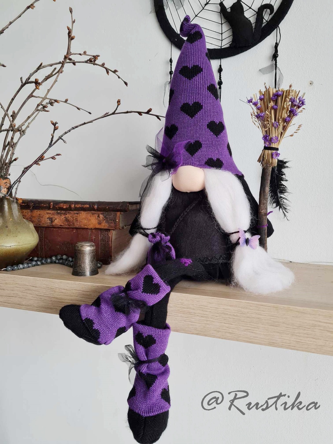 Gnom vrajitoare Lilah, Decor Halloween, Vrajitoare mov - casă & stil de viață - accesorii pentru decorat casa - halloween - tot ce ai nevoie pentru petrecere! - ornamente de halloween - Artynos.ro