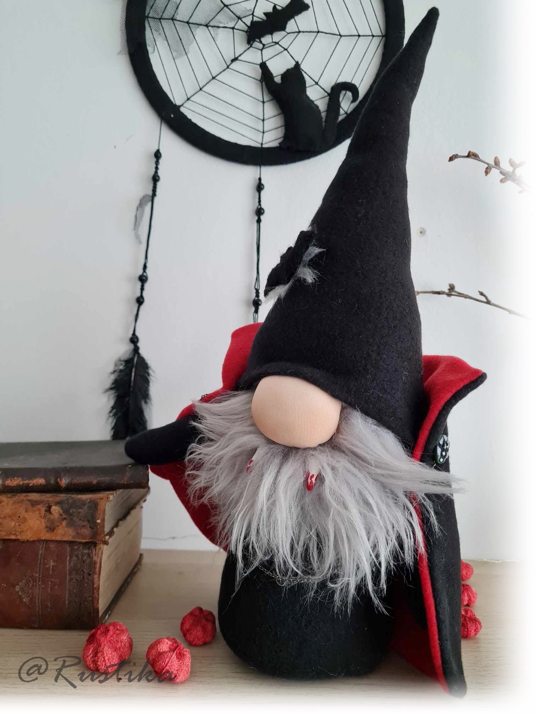 Gnom de colecție, Gnomula - Dracula gnom, Decor Halloween, Figurina Halloween - casă & stil de viață - accesorii pentru decorat casa - gnom - Artynos.ro