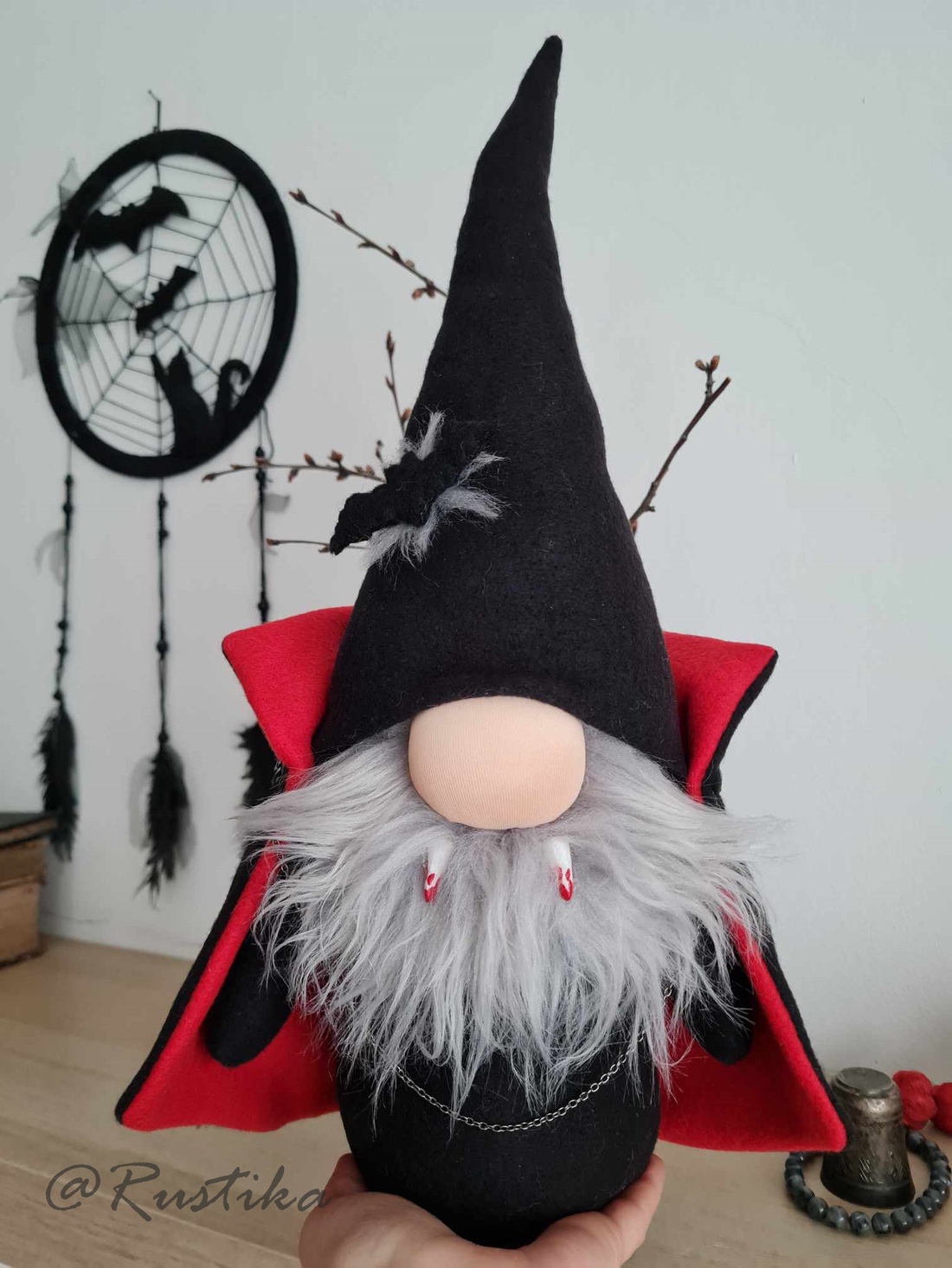 Gnom de colecție, Gnomula - Dracula gnom, Decor Halloween, Figurina Halloween - casă & stil de viață - accesorii pentru decorat casa - gnom - Artynos.ro