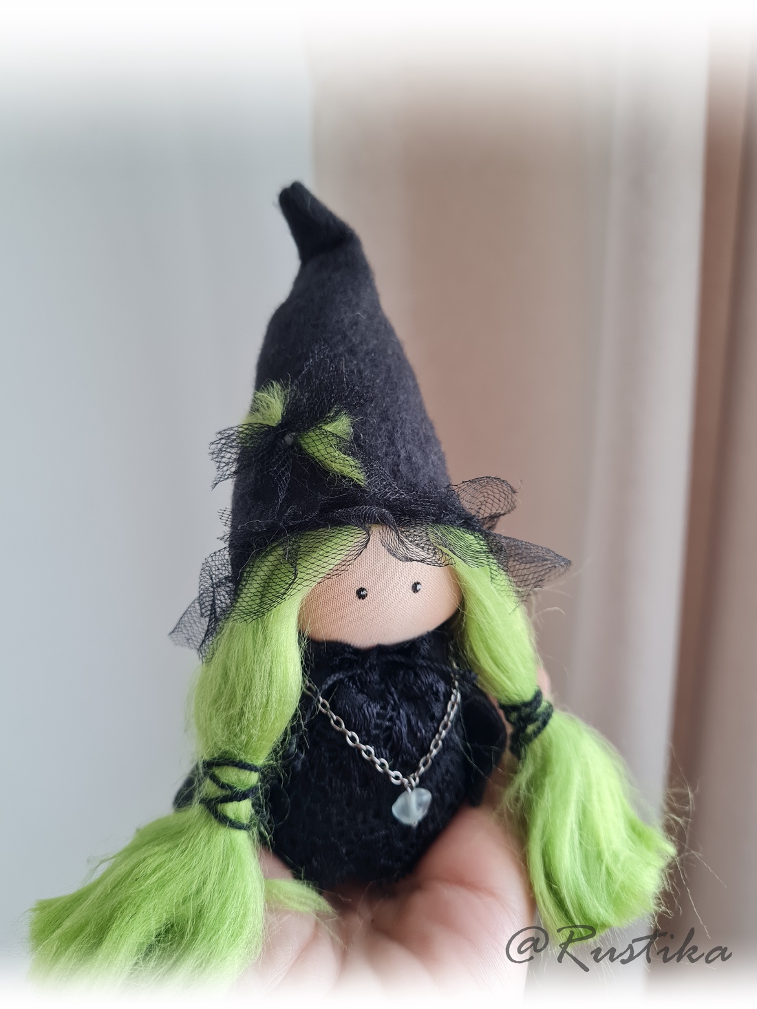 Mini vrajitoare, miniatura vrajitoare, Figurina vrajitoare Halloween - casă & stil de viață - accesorii pentru decorat casa - halloween - tot ce ai nevoie pentru petrecere! - figurine halloween - Artynos.ro