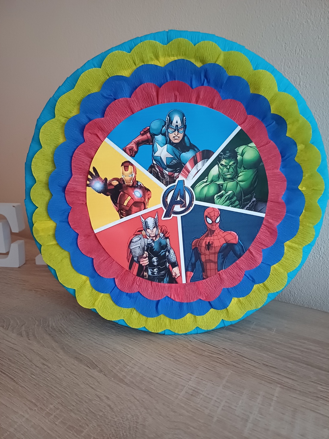 Piñata pinata piniata Super eroi Avengers  - jucării și echipamente pentru copii - jocuri de mișcare - Artynos.ro