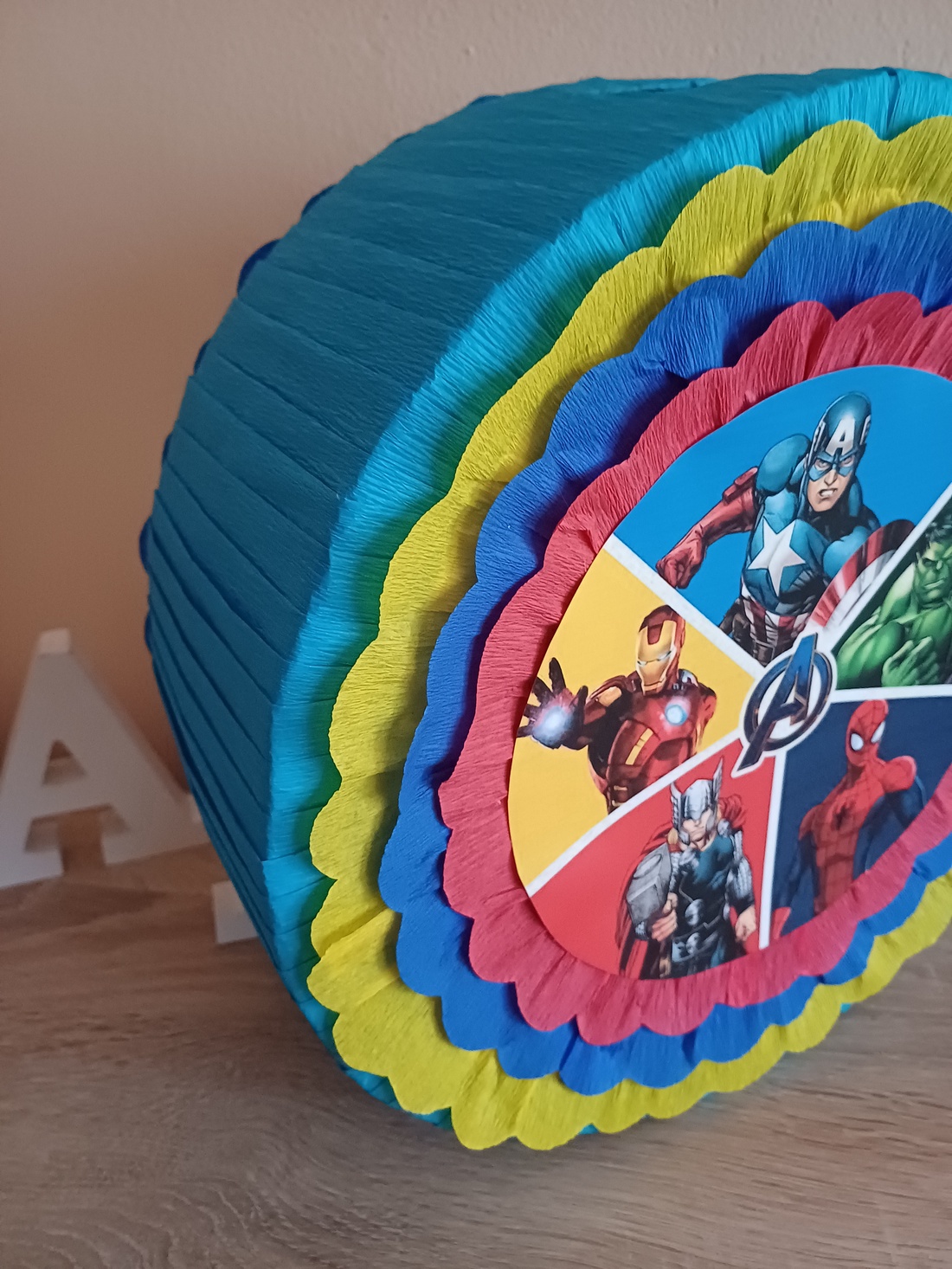 Piñata pinata piniata Super eroi Avengers  - jucării și echipamente pentru copii - jocuri de mișcare - Artynos.ro