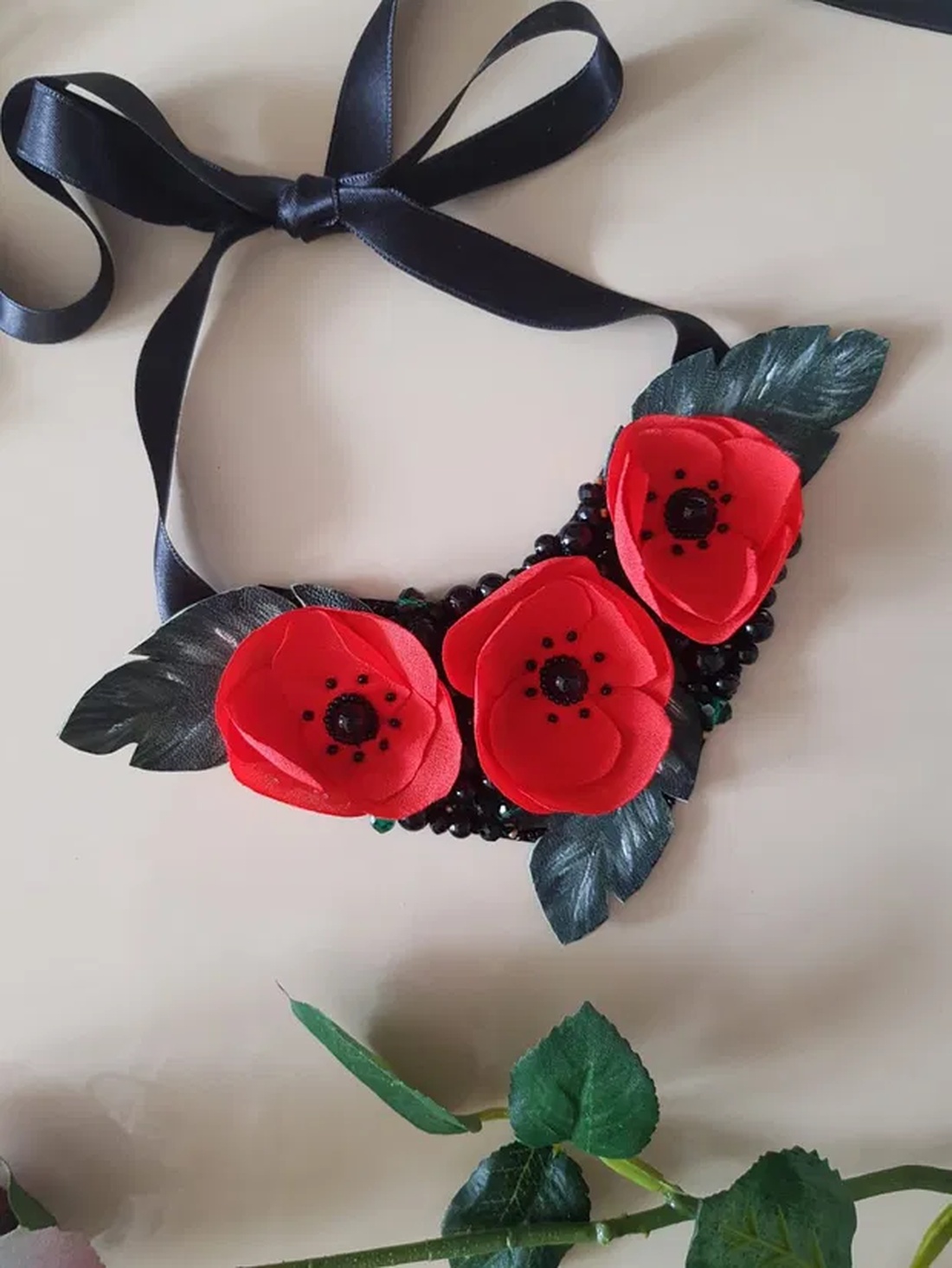 Colier floral Wild Poppies - bijuterii - coliere - coliere statement - Artynos.ro