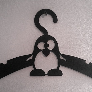 Umeras pentru copii cu imagine pinguin realizat din MDF 4 mm, vopsit in culori acrilice, dimensiuni 325x215 mm - accessorii și unelte - accesorii decorative - alte accesorii - Artynos.ro