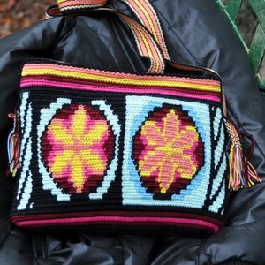 Geanta handmade Maramures- motiv popular traditional soare din petale de flori si scara pisicii colectia urban - Artynos.ro